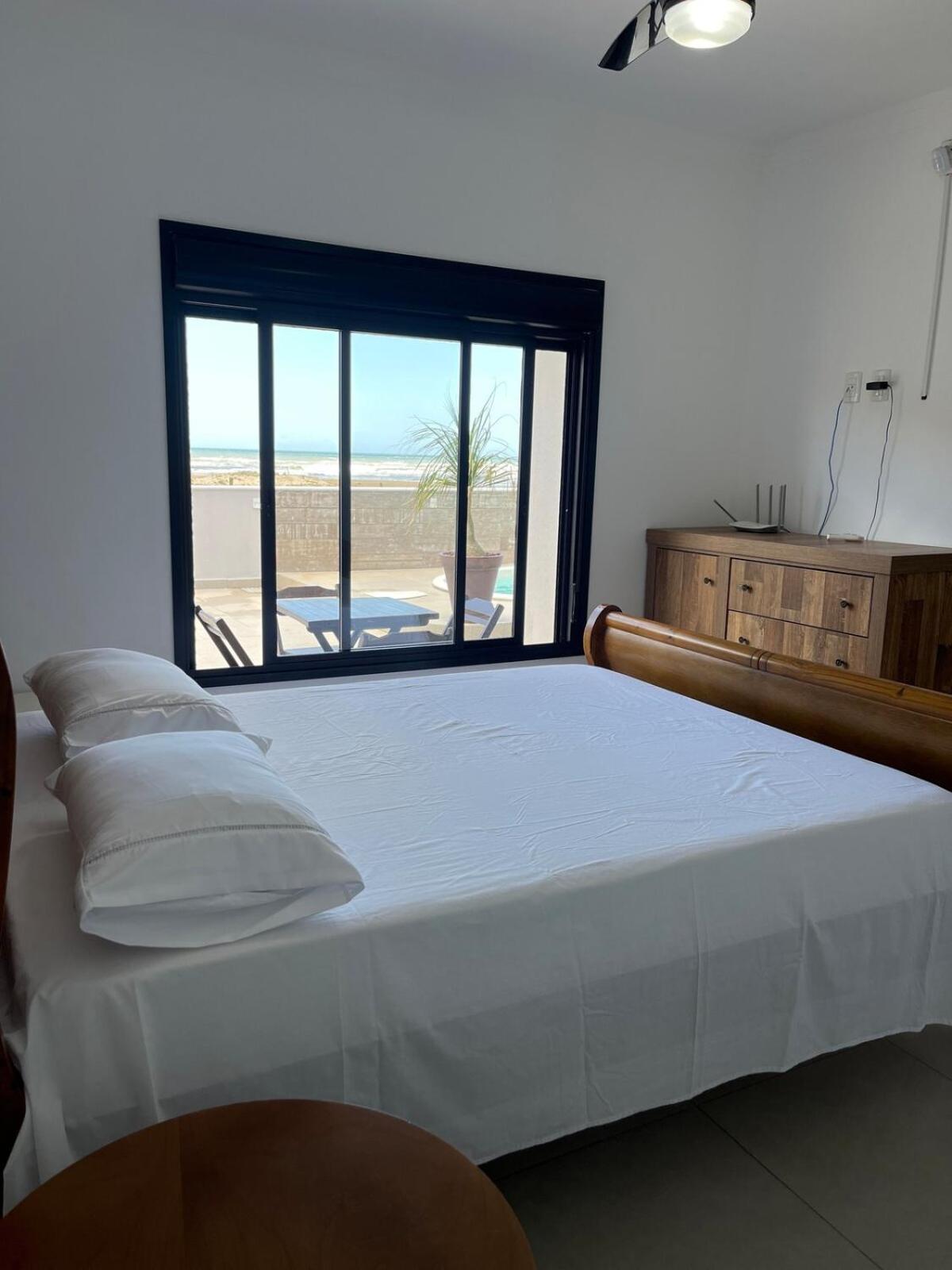 Linda Casa with pool 5 minutes from the airport