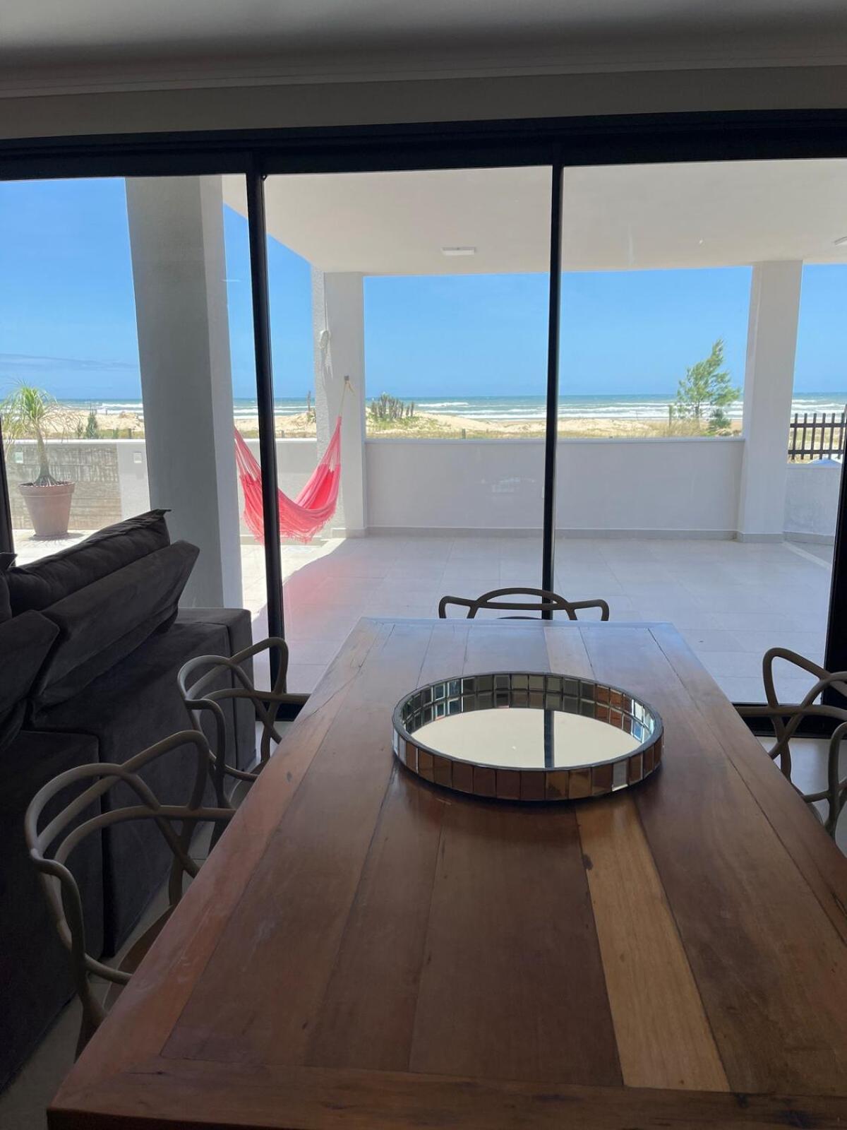 Linda Casa with pool 5 minutes from the airport