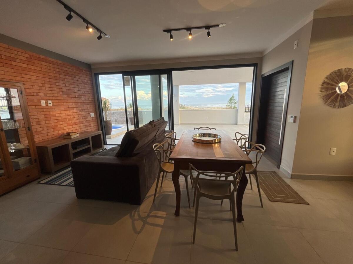 Linda Casa with pool 5 minutes from the airport