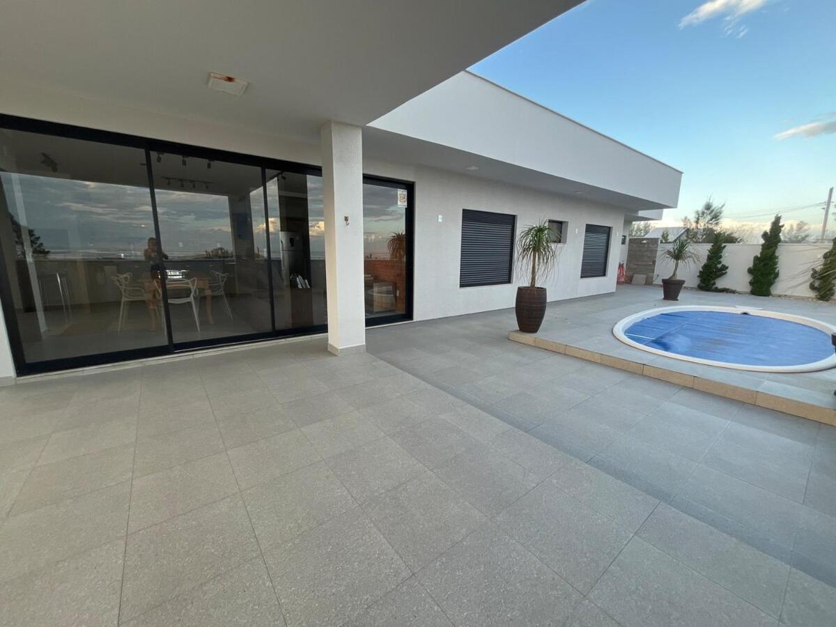 Linda Casa with pool 5 minutes from the airport