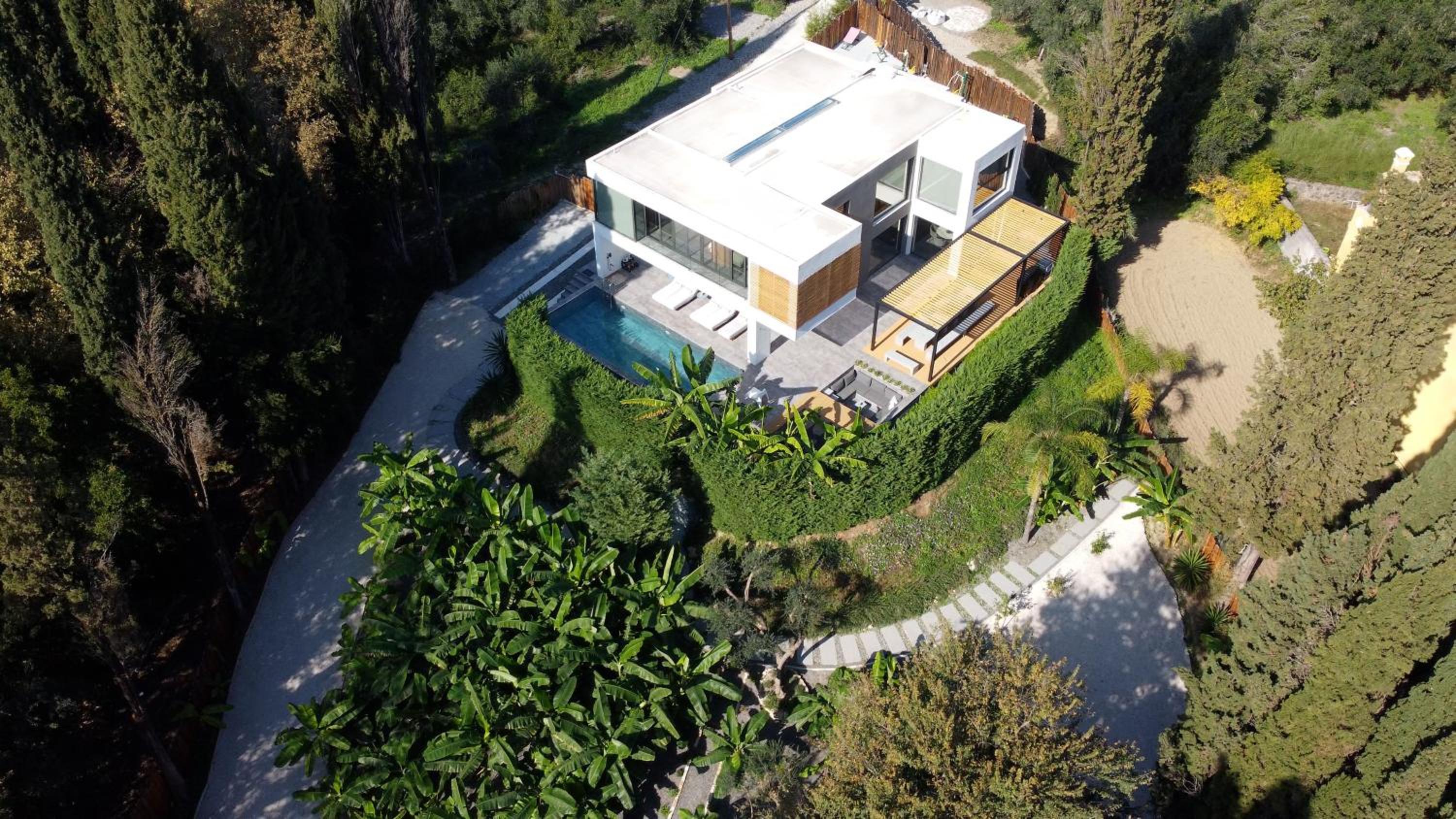 La Fortuna Villa - Award Winning Luxury Villa Close to Corfu Town