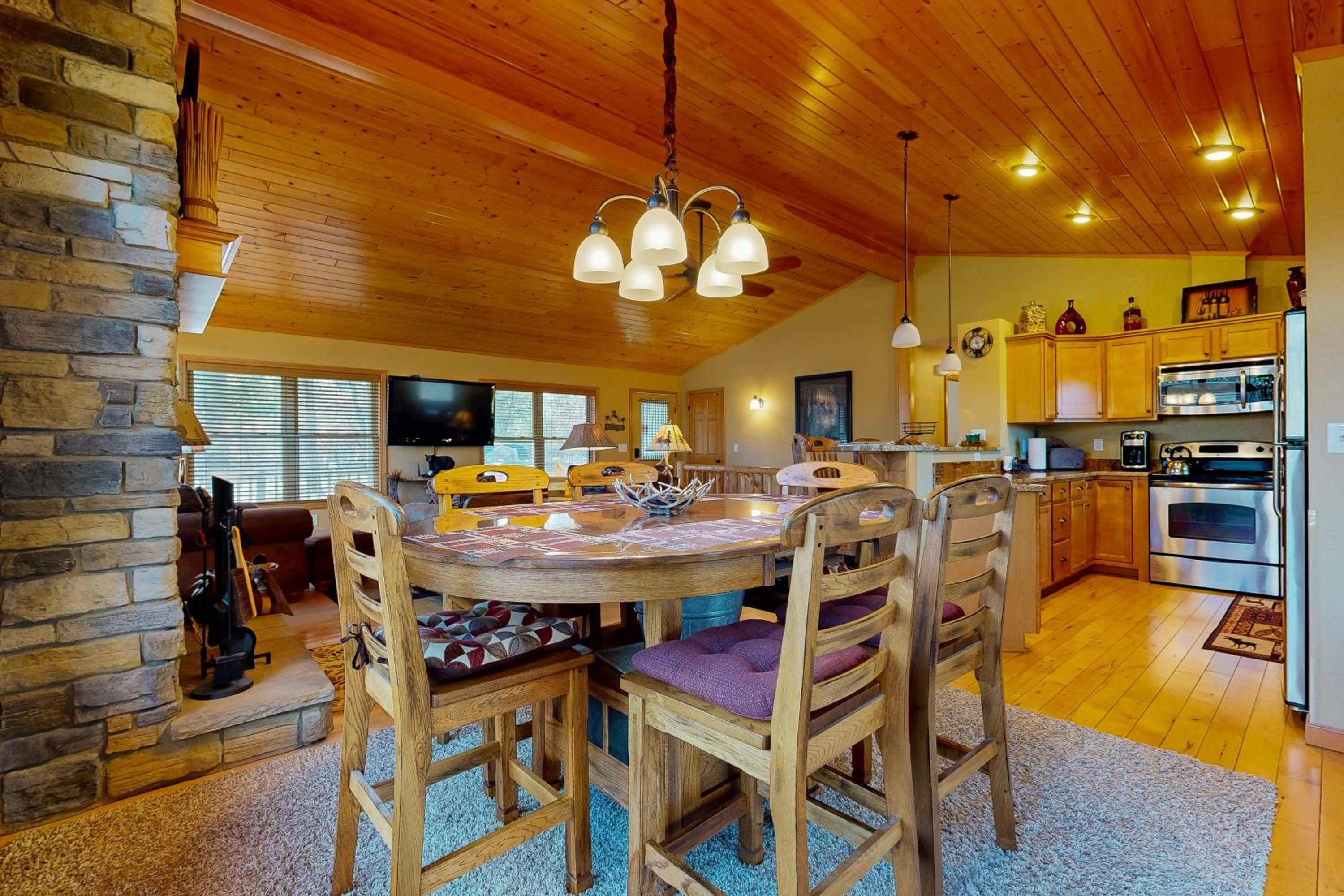 Pool and Beach Access! Lake Arrowhead Hideaway