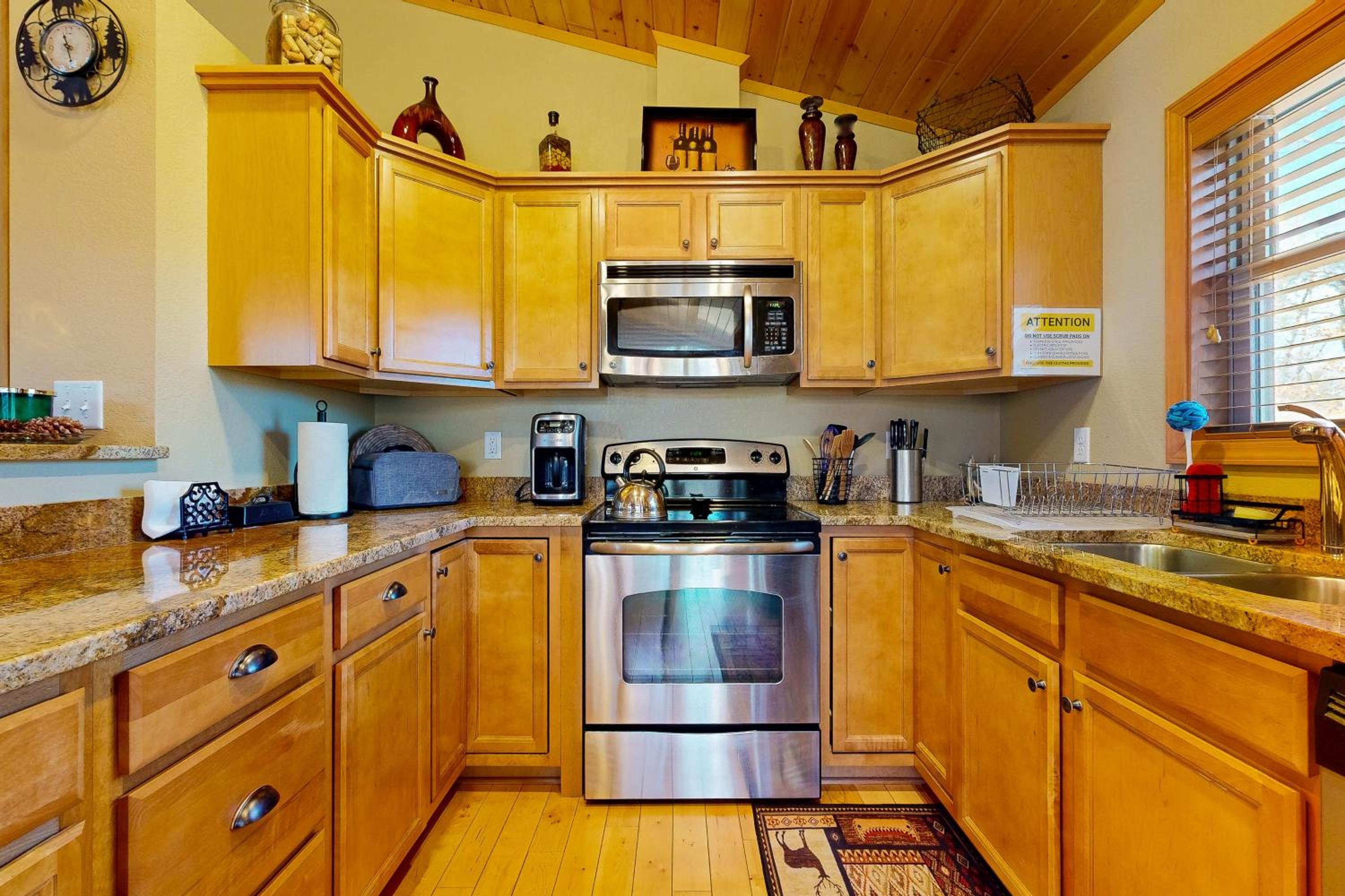 Pool and Beach Access! Lake Arrowhead Hideaway