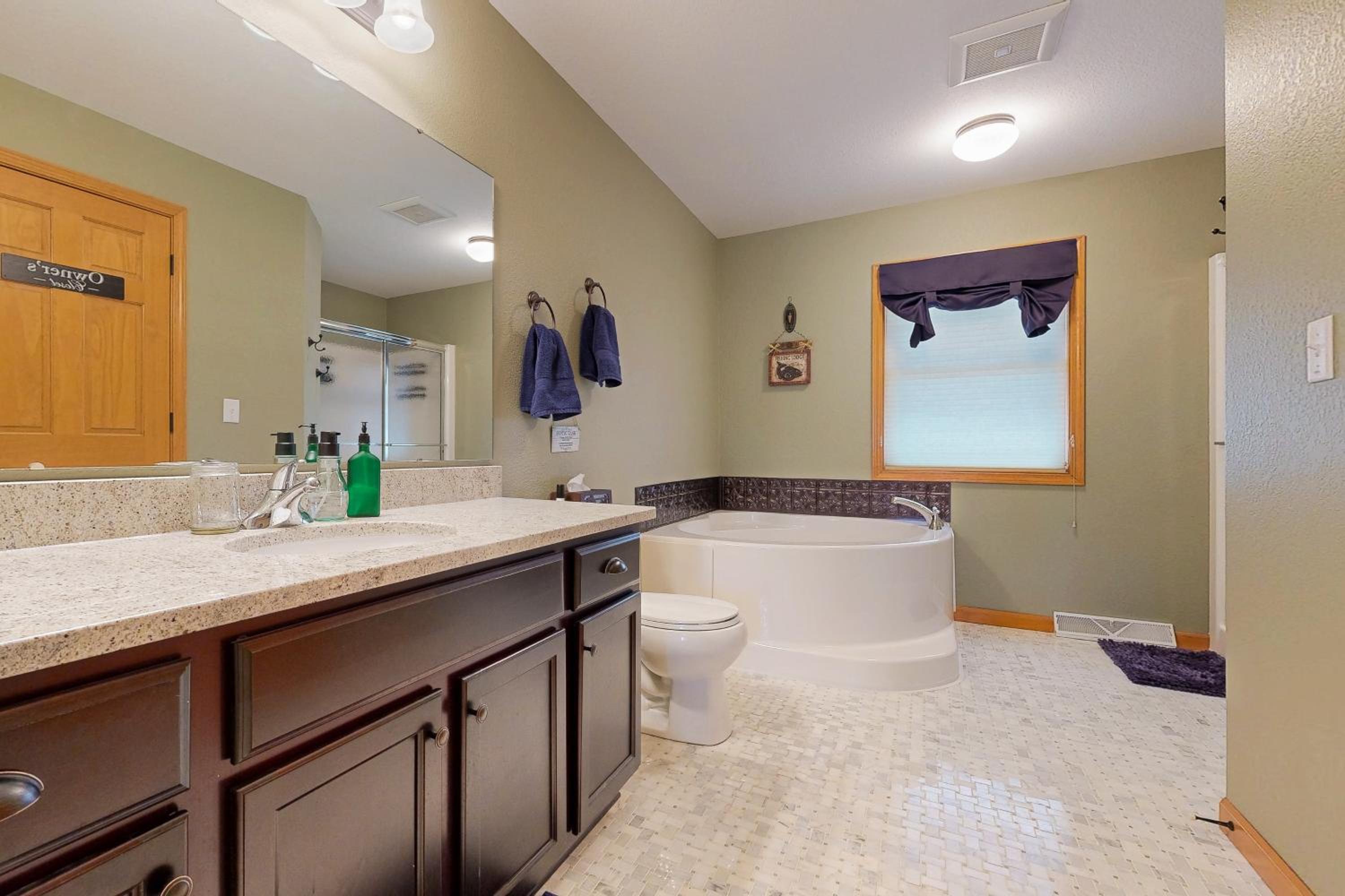 Pool and Beach Access! Lake Arrowhead Hideaway