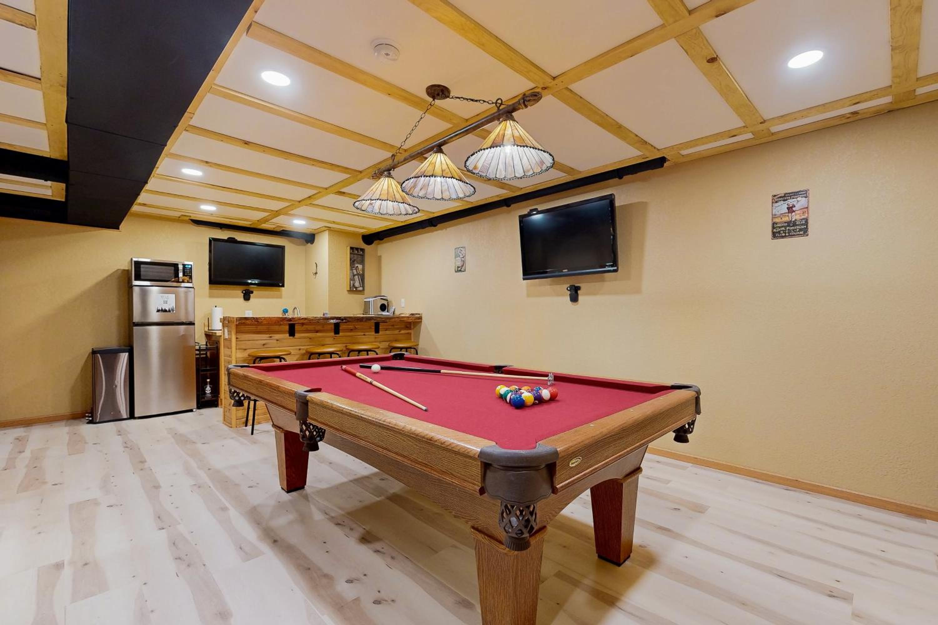 Pool and Beach Access! Lake Arrowhead Hideaway