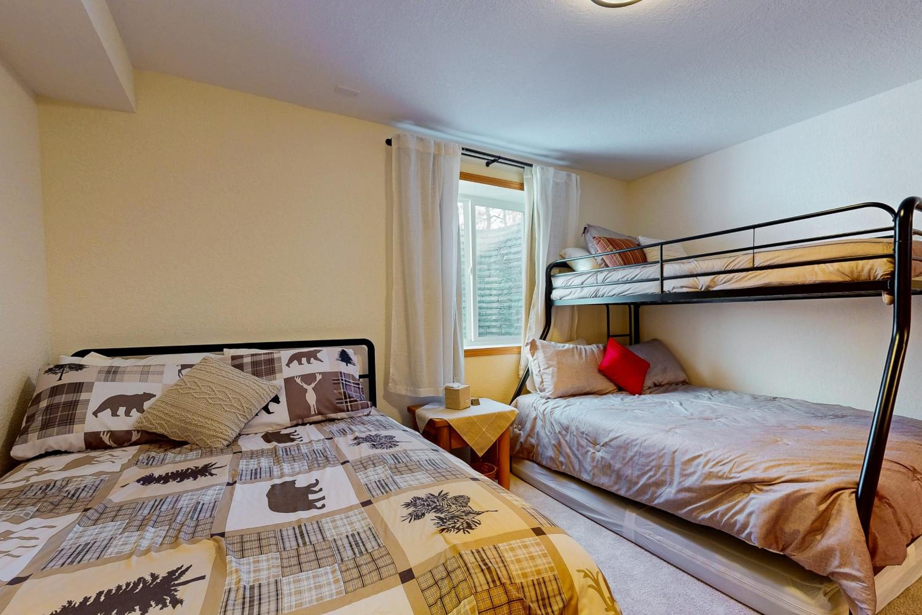 Pool and Beach Access! Lake Arrowhead Hideaway