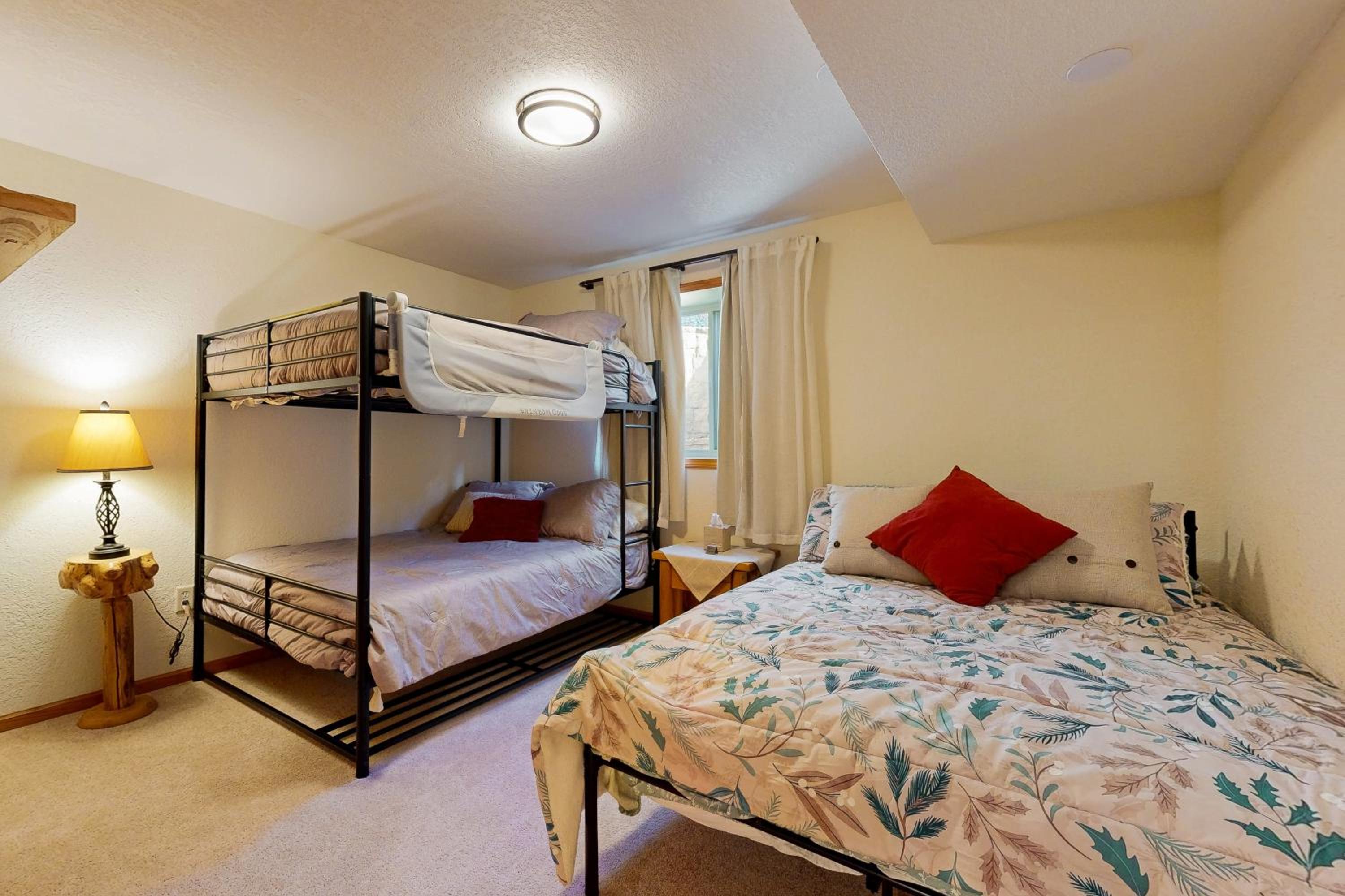 Pool and Beach Access! Lake Arrowhead Hideaway