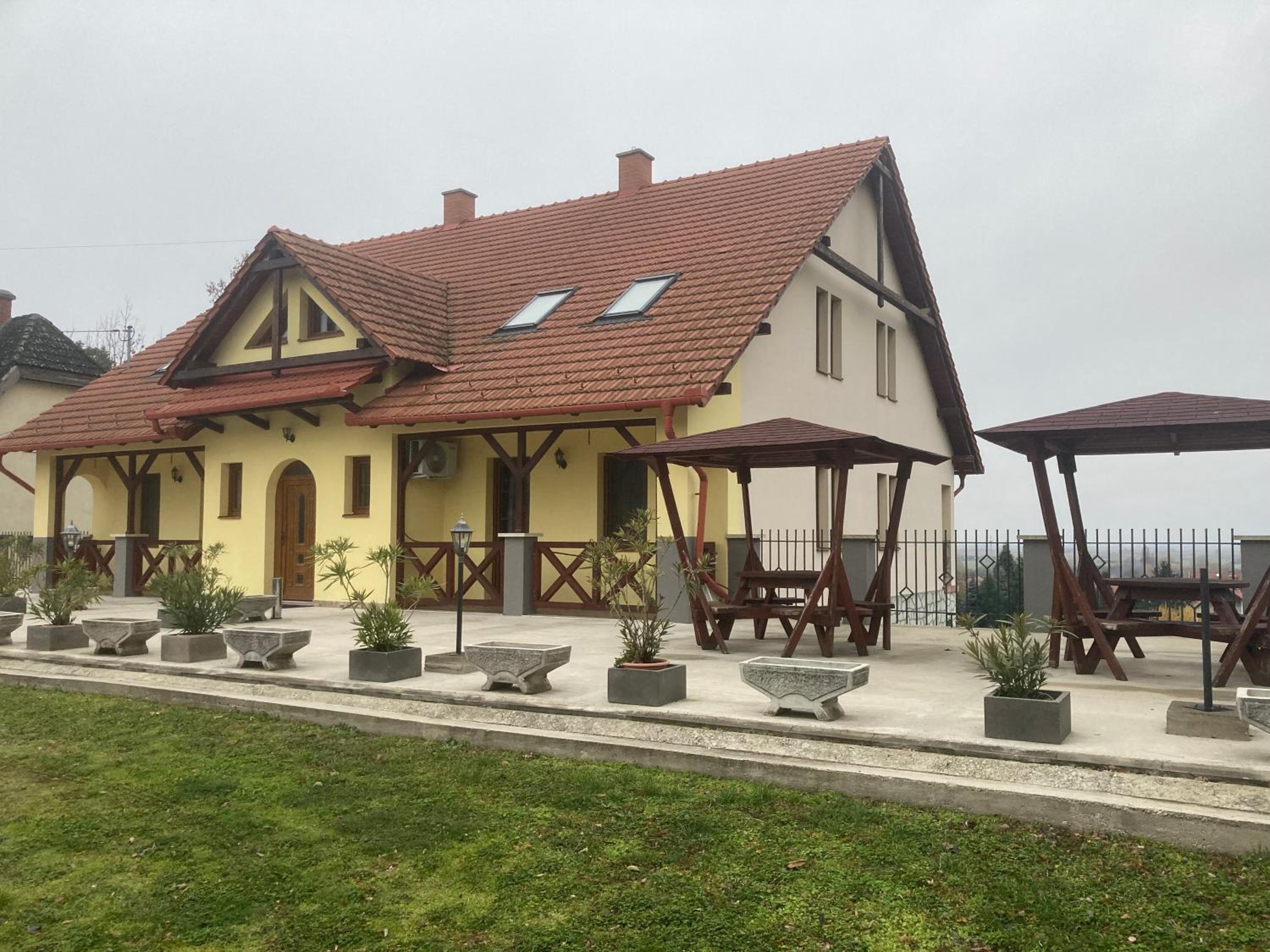 Photo 1