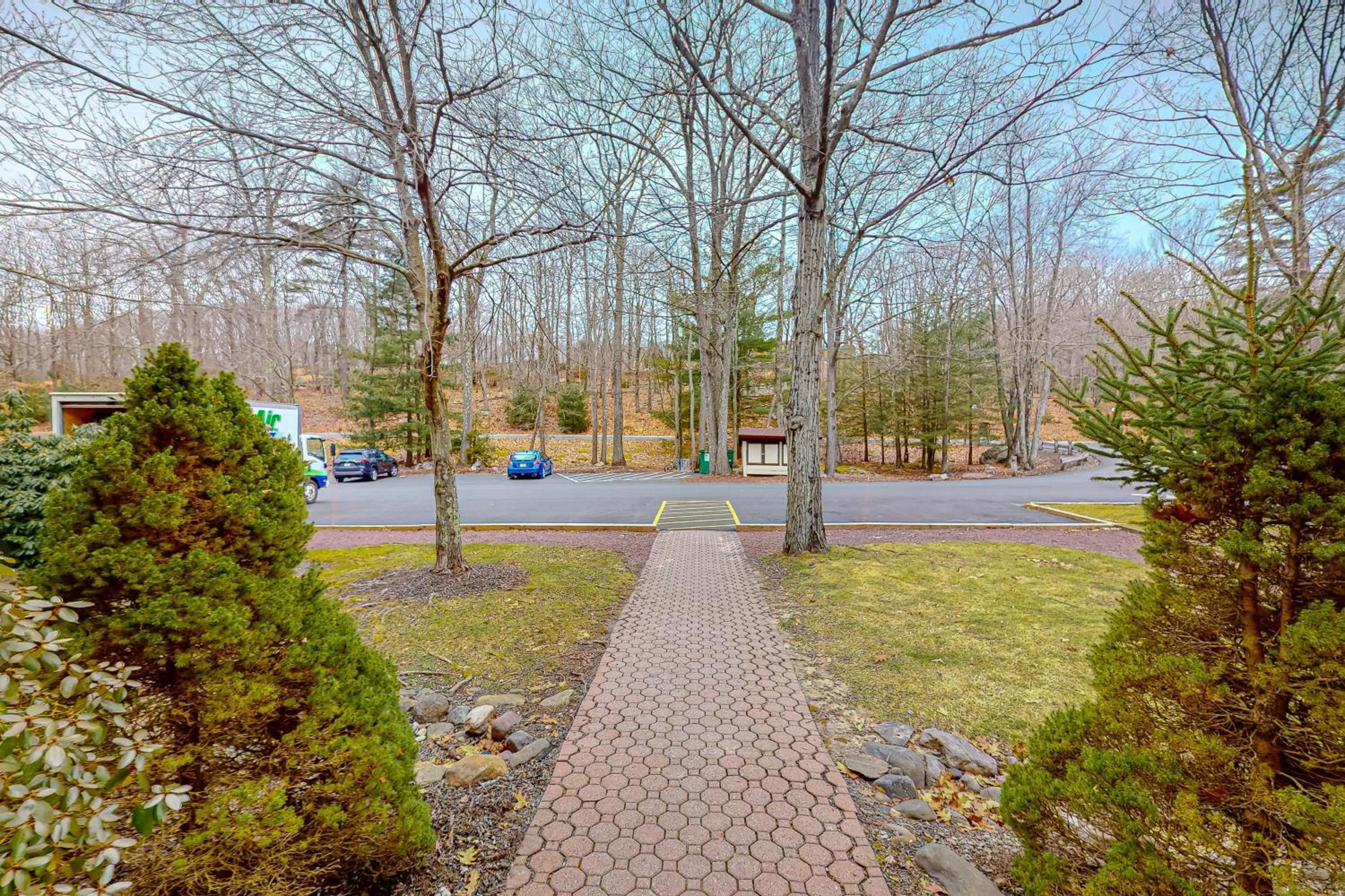 Lakefront Poconos Retreat! Pool and Hot Tub Access