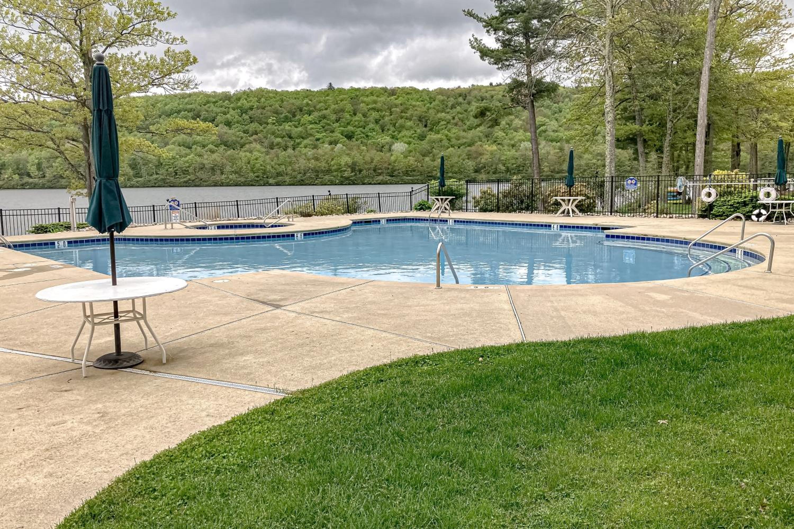 Lakefront Poconos Retreat! Pool and Hot Tub Access
