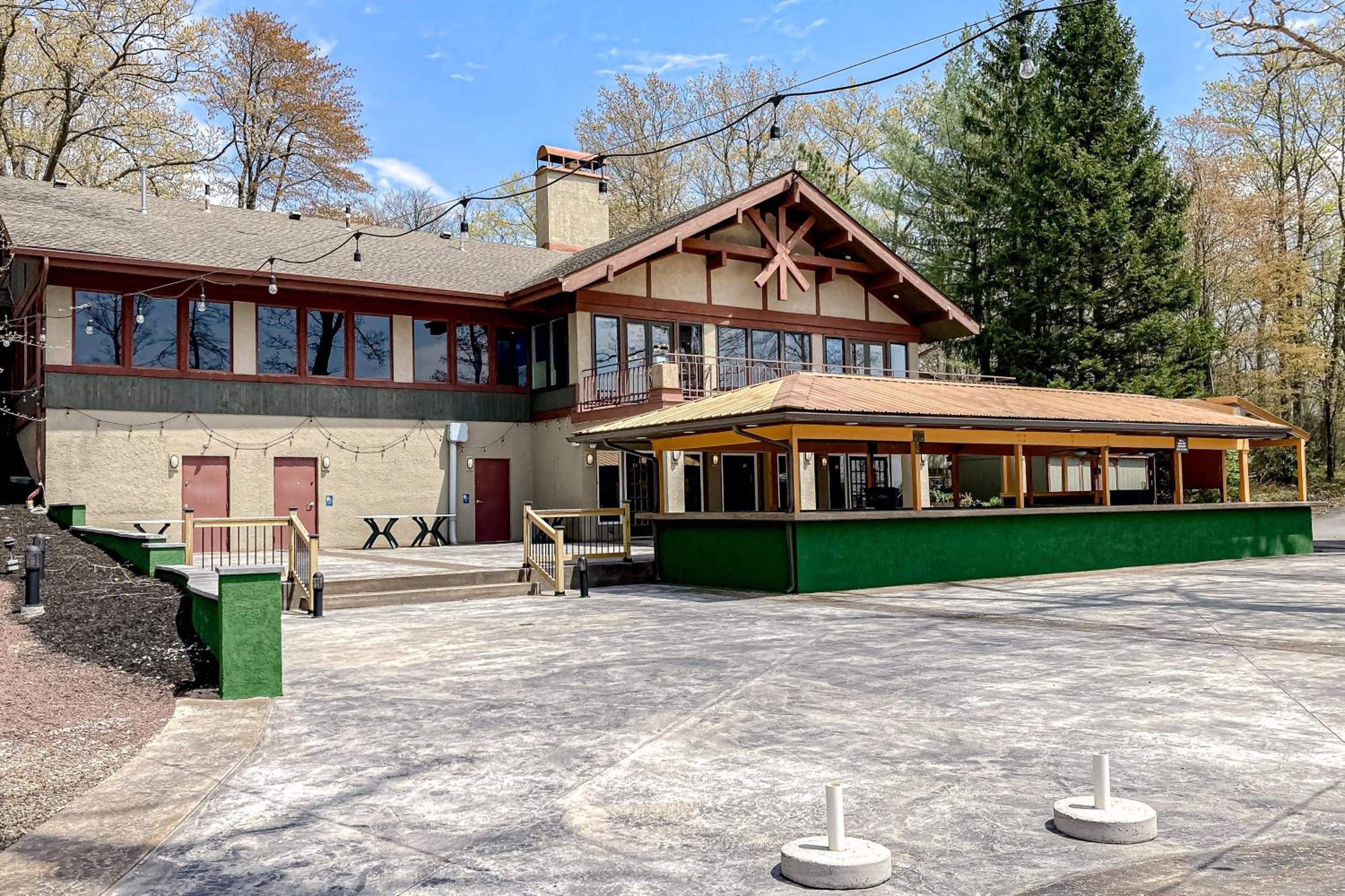 Lakefront Poconos Retreat! Pool and Hot Tub Access