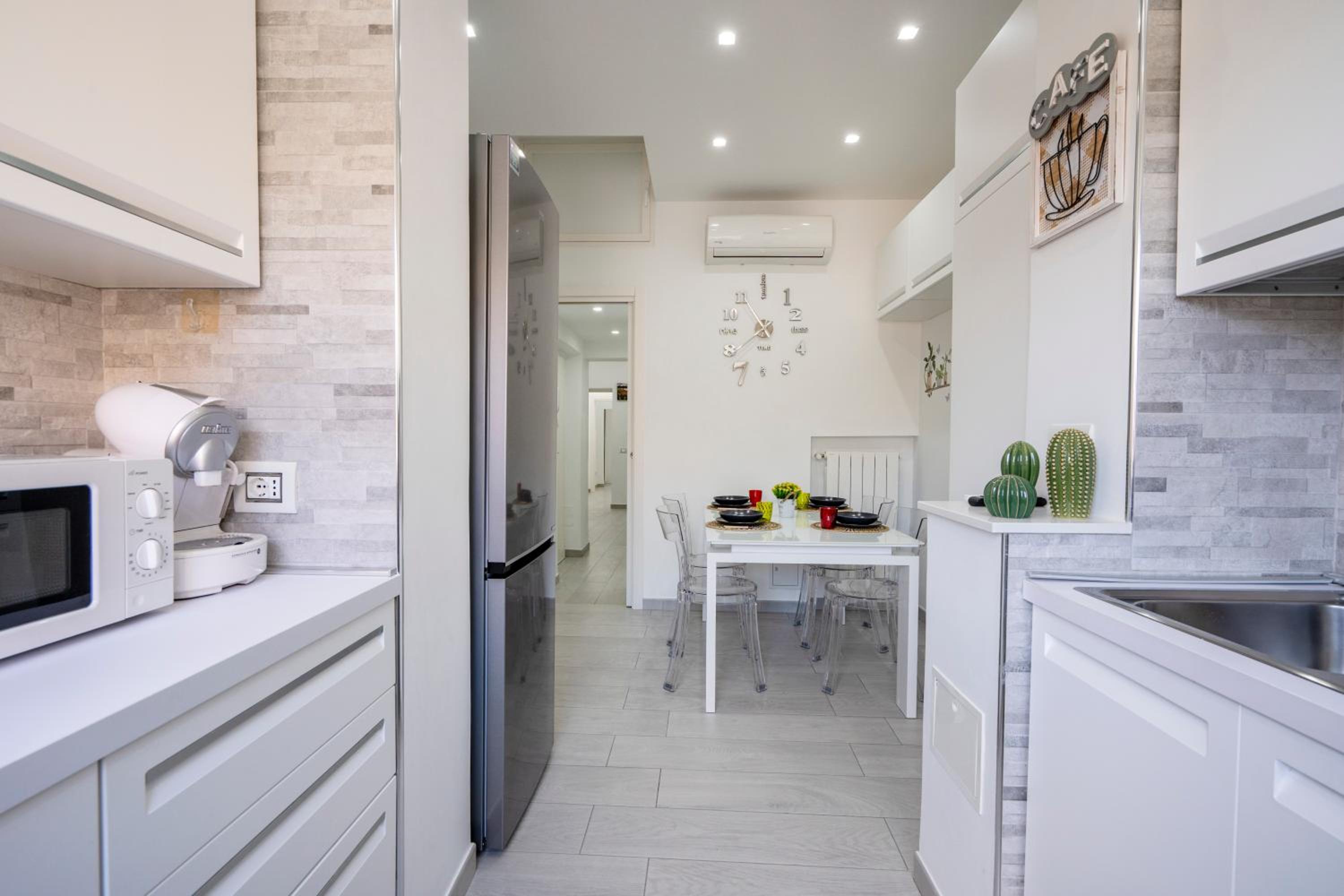 Casa di Carly - large cozy retreat in center
