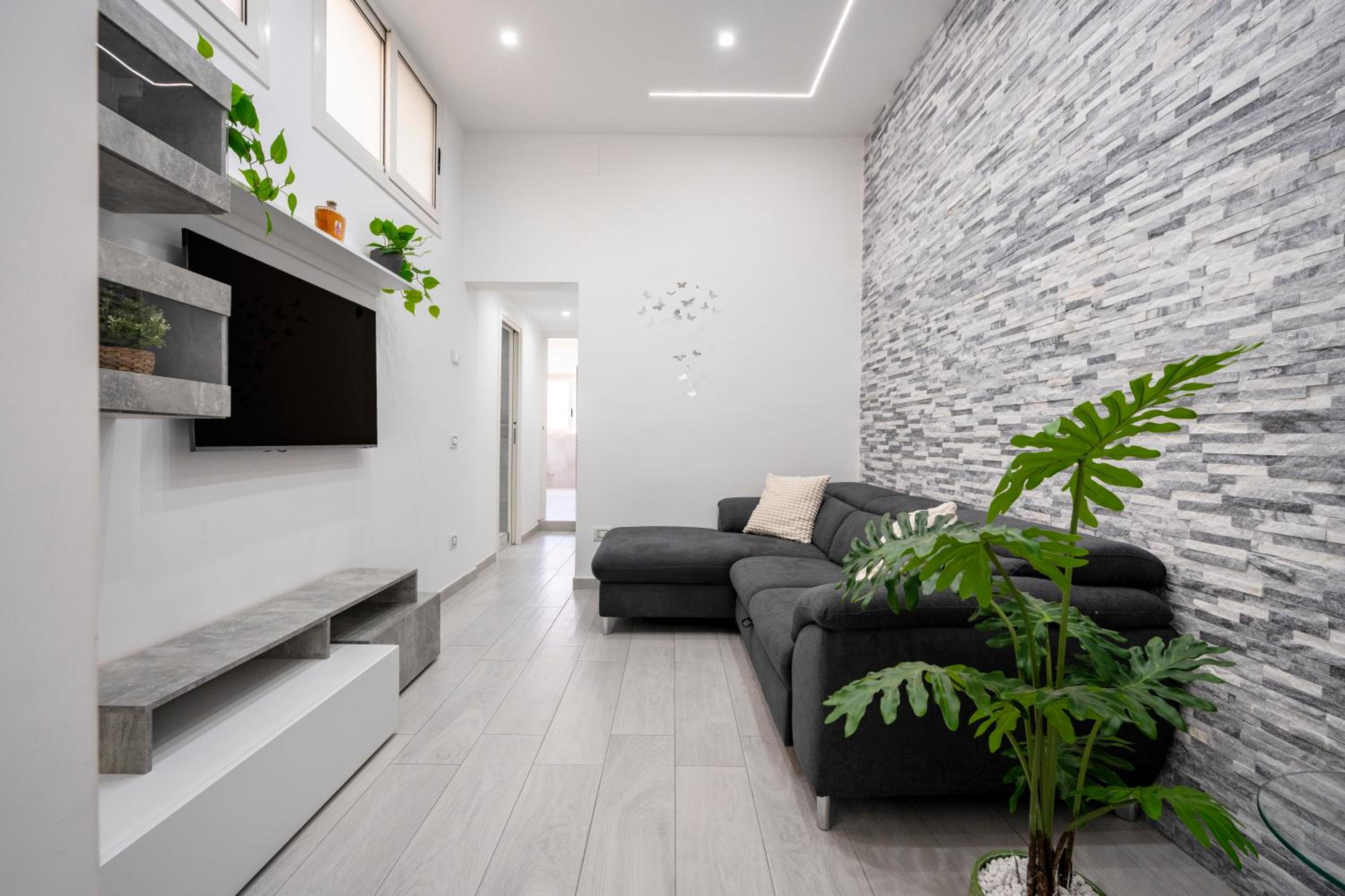 Casa di Carly - large cozy retreat in center