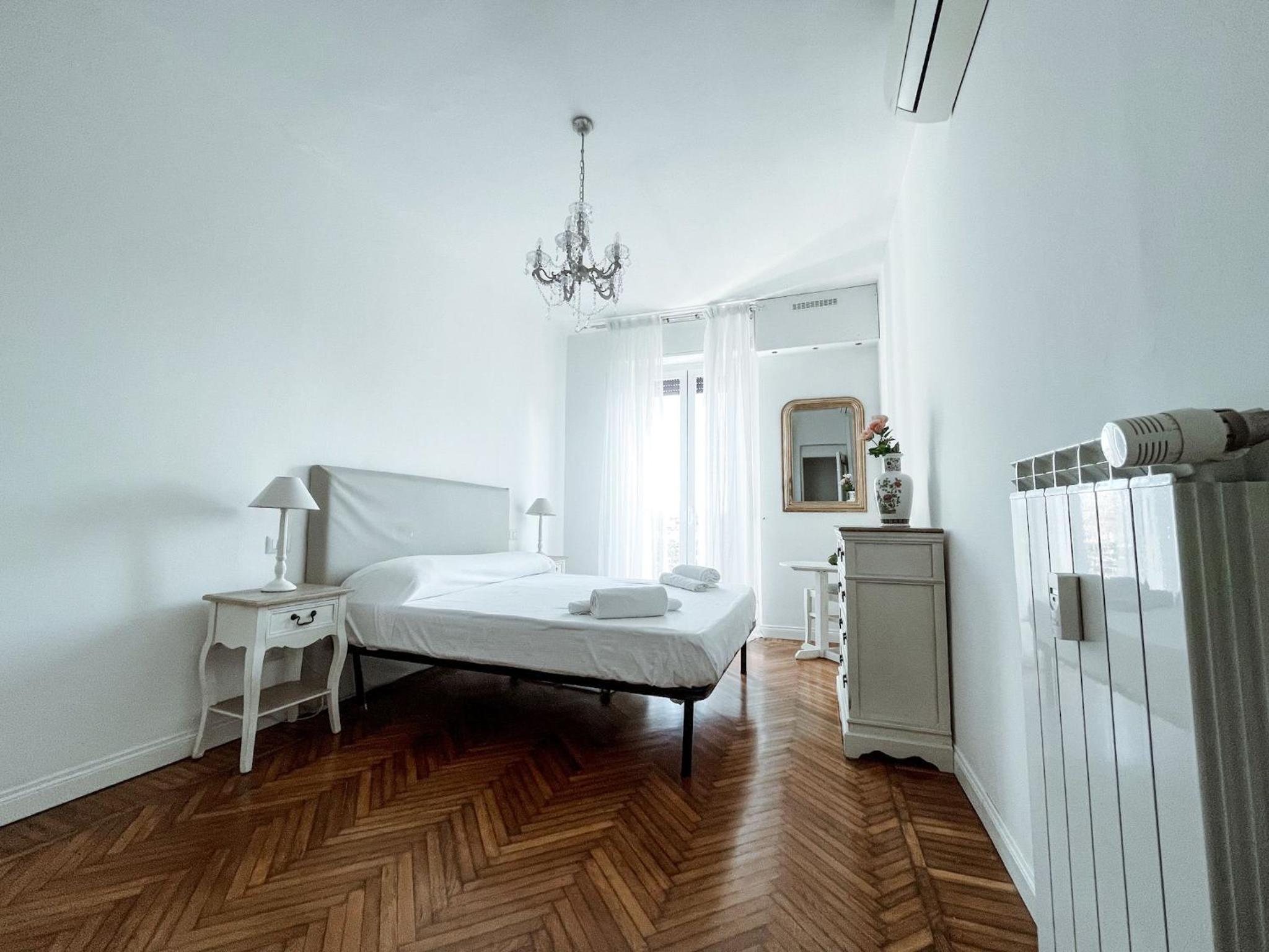 White Pearl - CityCenter - Large & Elegant Flat