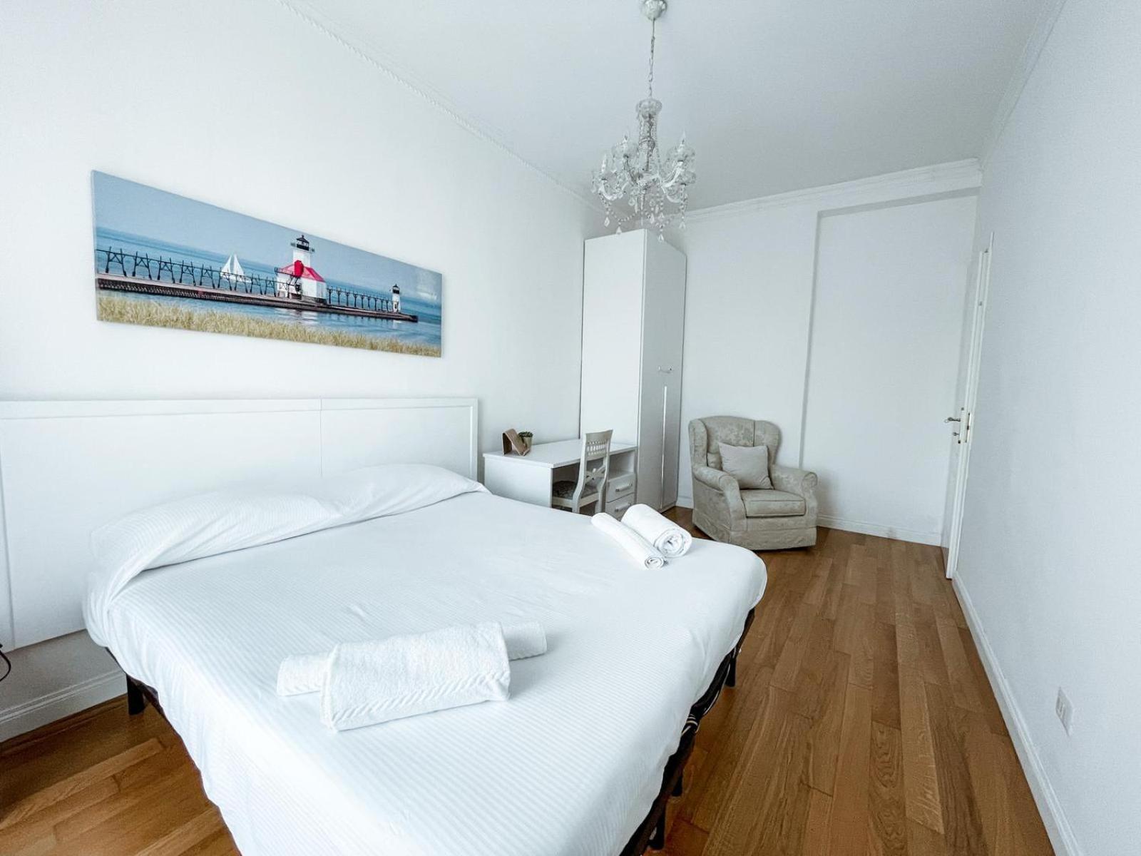 White Pearl - CityCenter - Large & Elegant Flat