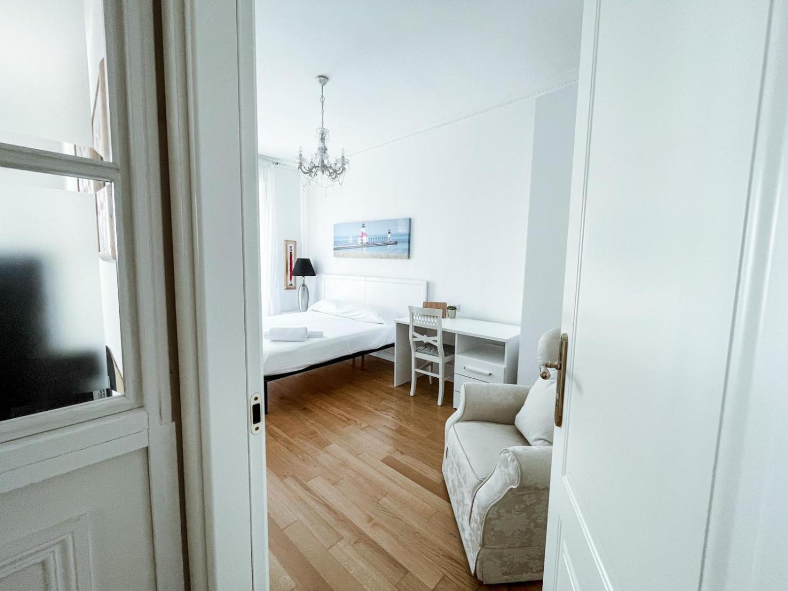 White Pearl - CityCenter - Large & Elegant Flat