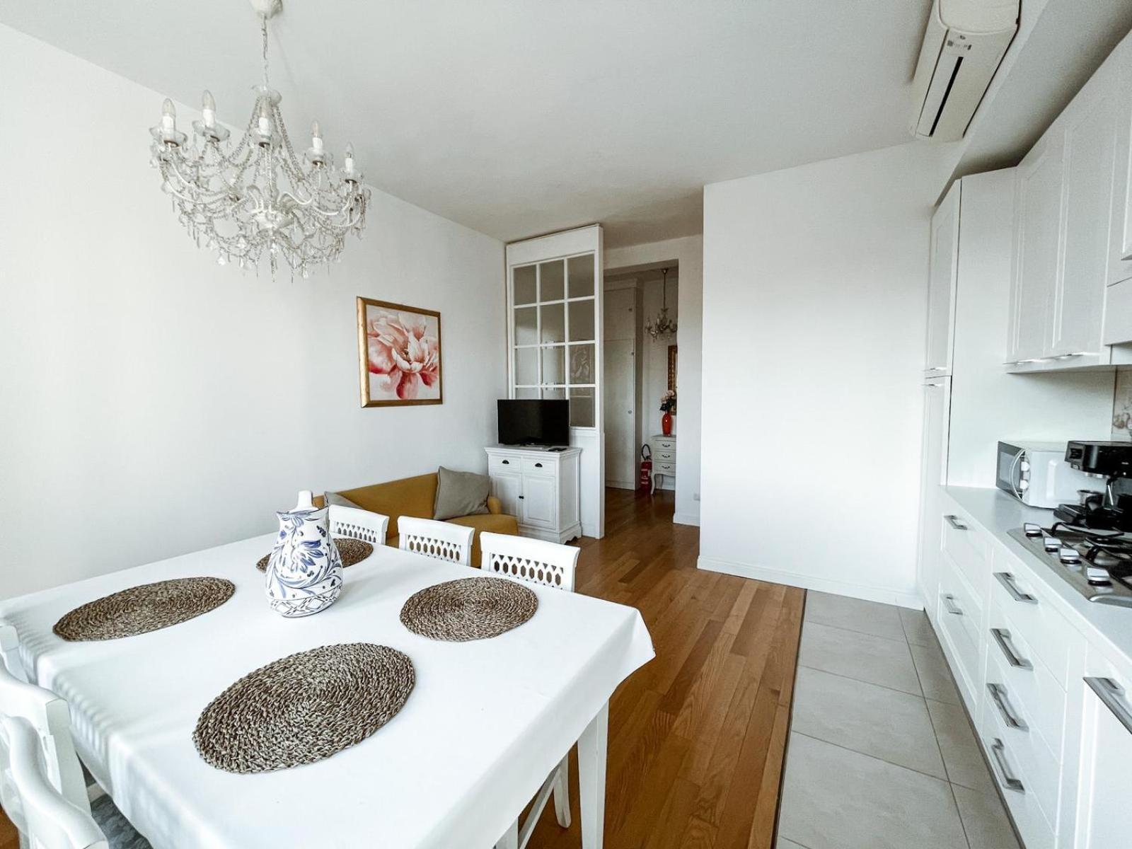 White Pearl - CityCenter - Large & Elegant Flat