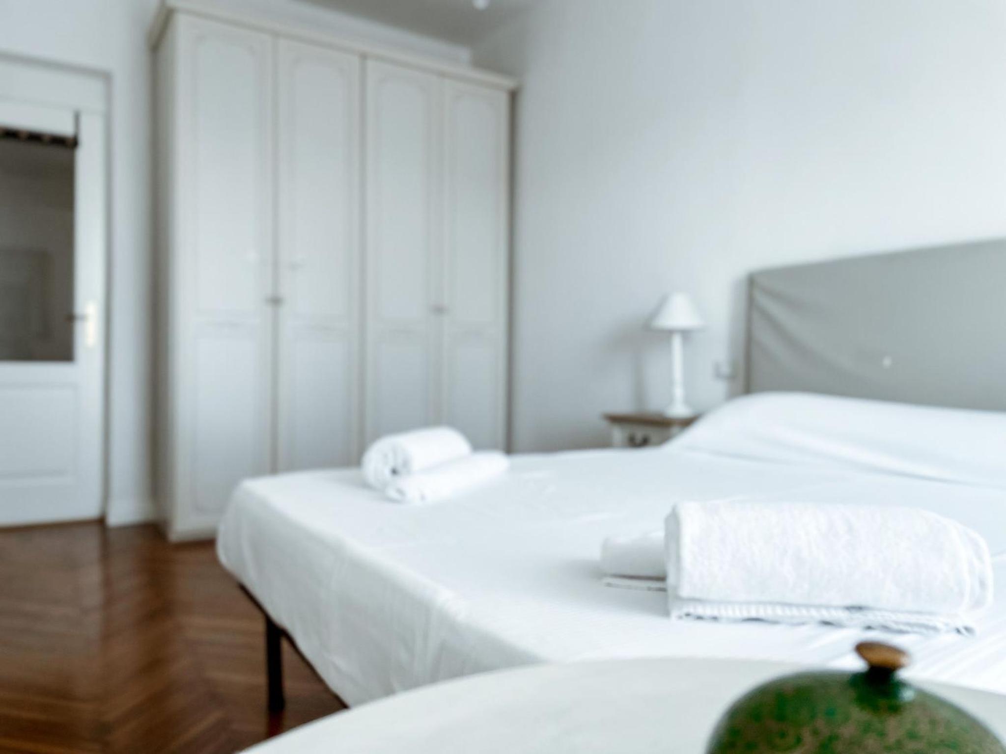 White Pearl - CityCenter - Large & Elegant Flat