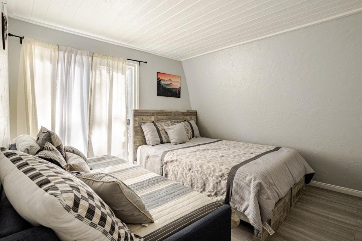 Comfy Modern Big Bear Cabin