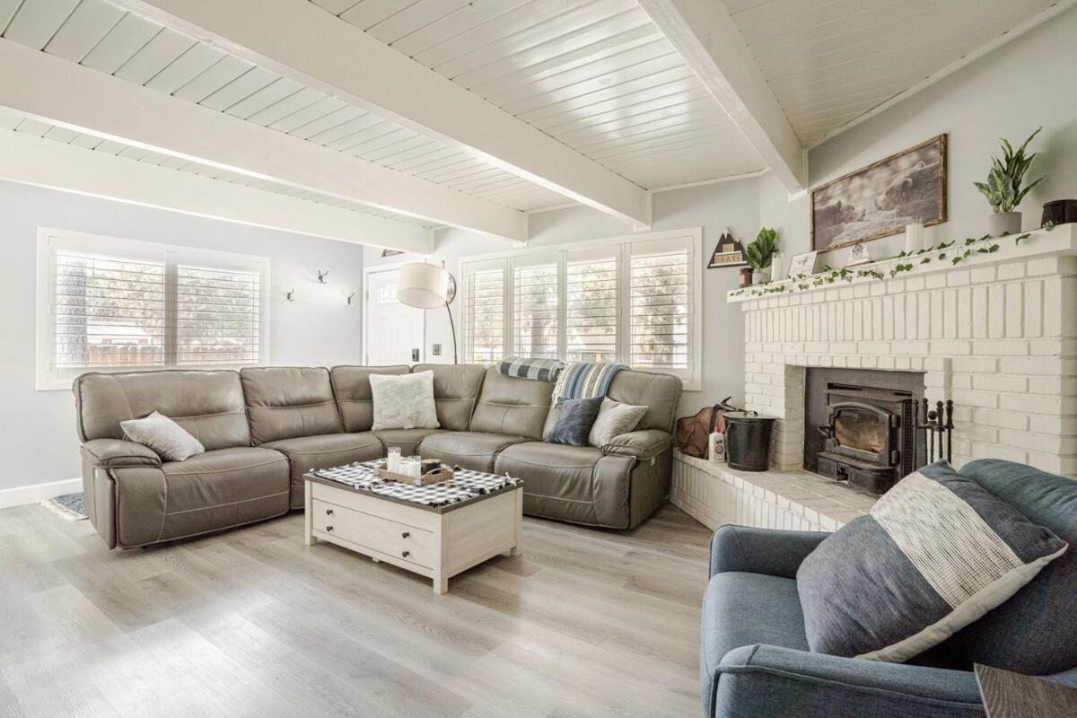 Comfy Modern Big Bear Cabin