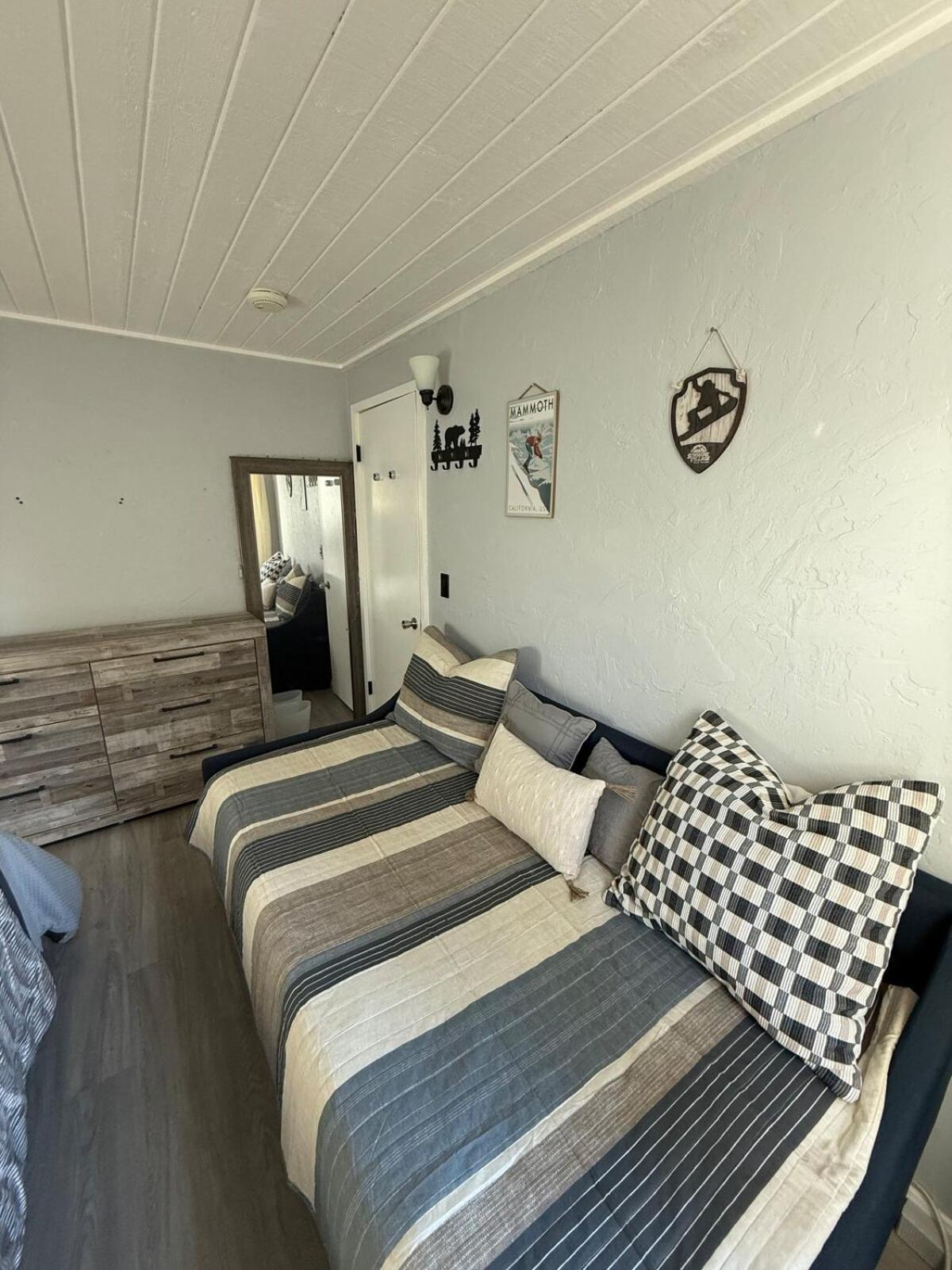 Comfy Modern Big Bear Cabin