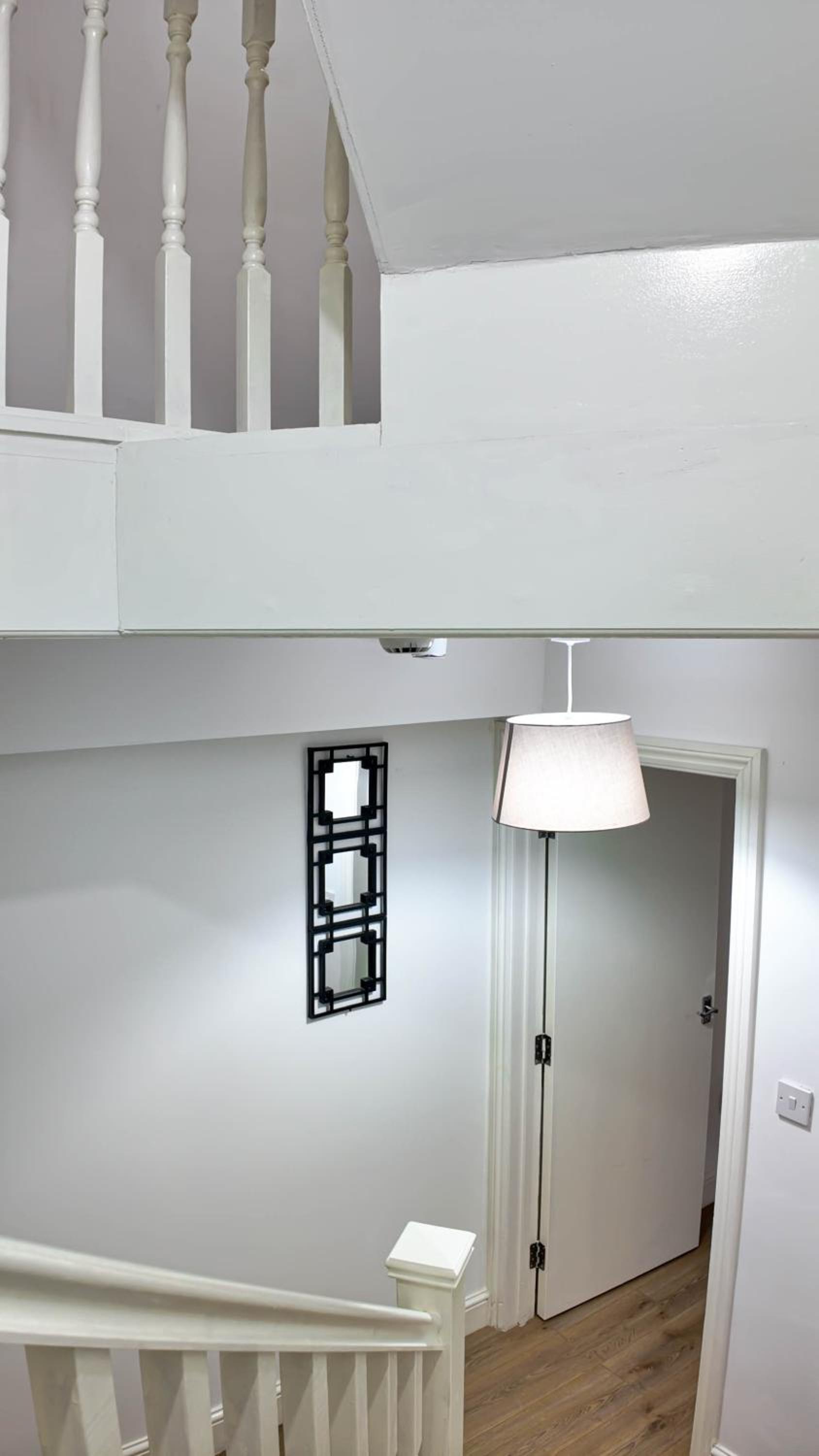 Spacious 2 Bed Apart with Patio in Camden WR201