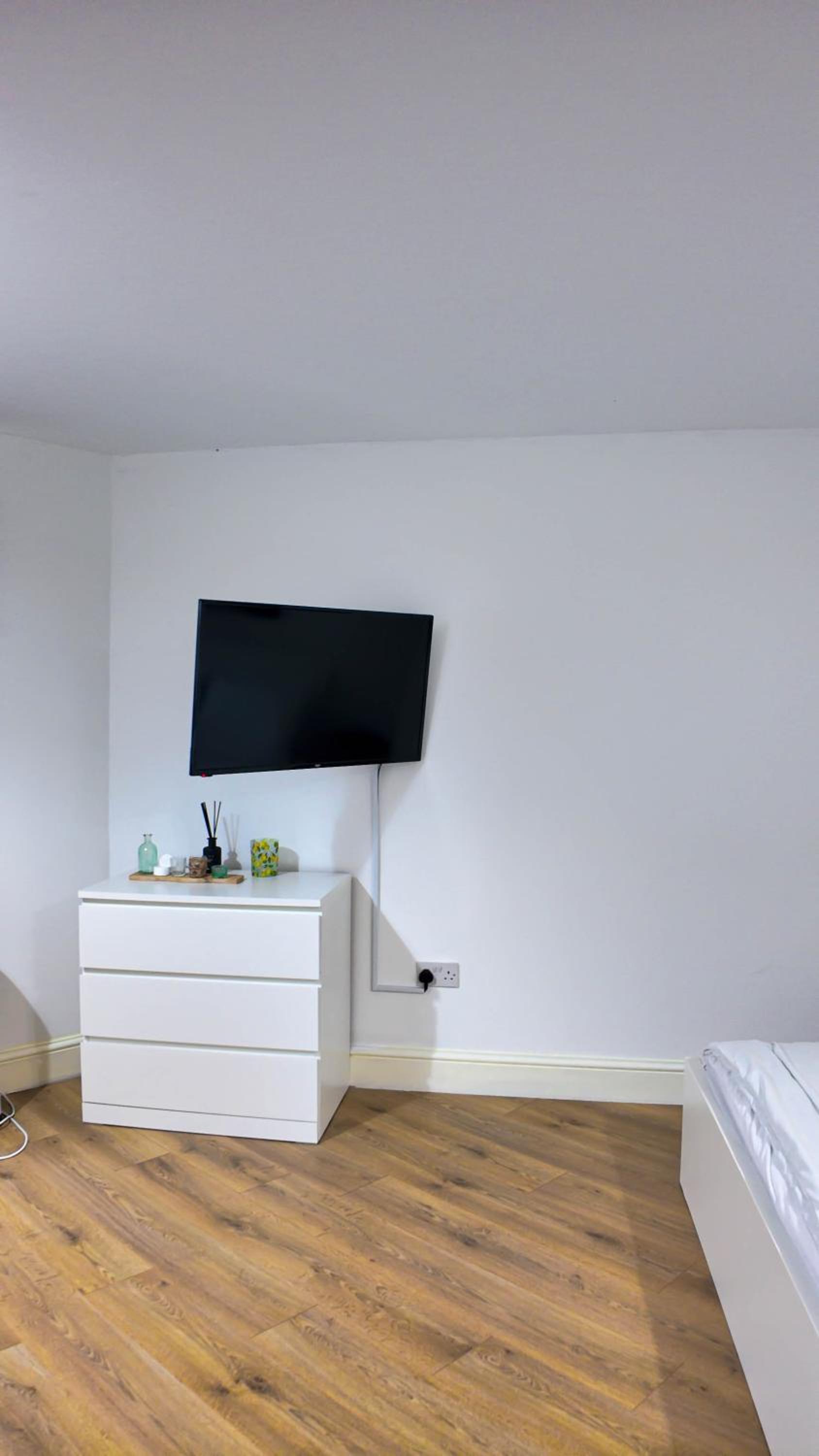 Spacious 2 Bed Apart with Patio in Camden WR201