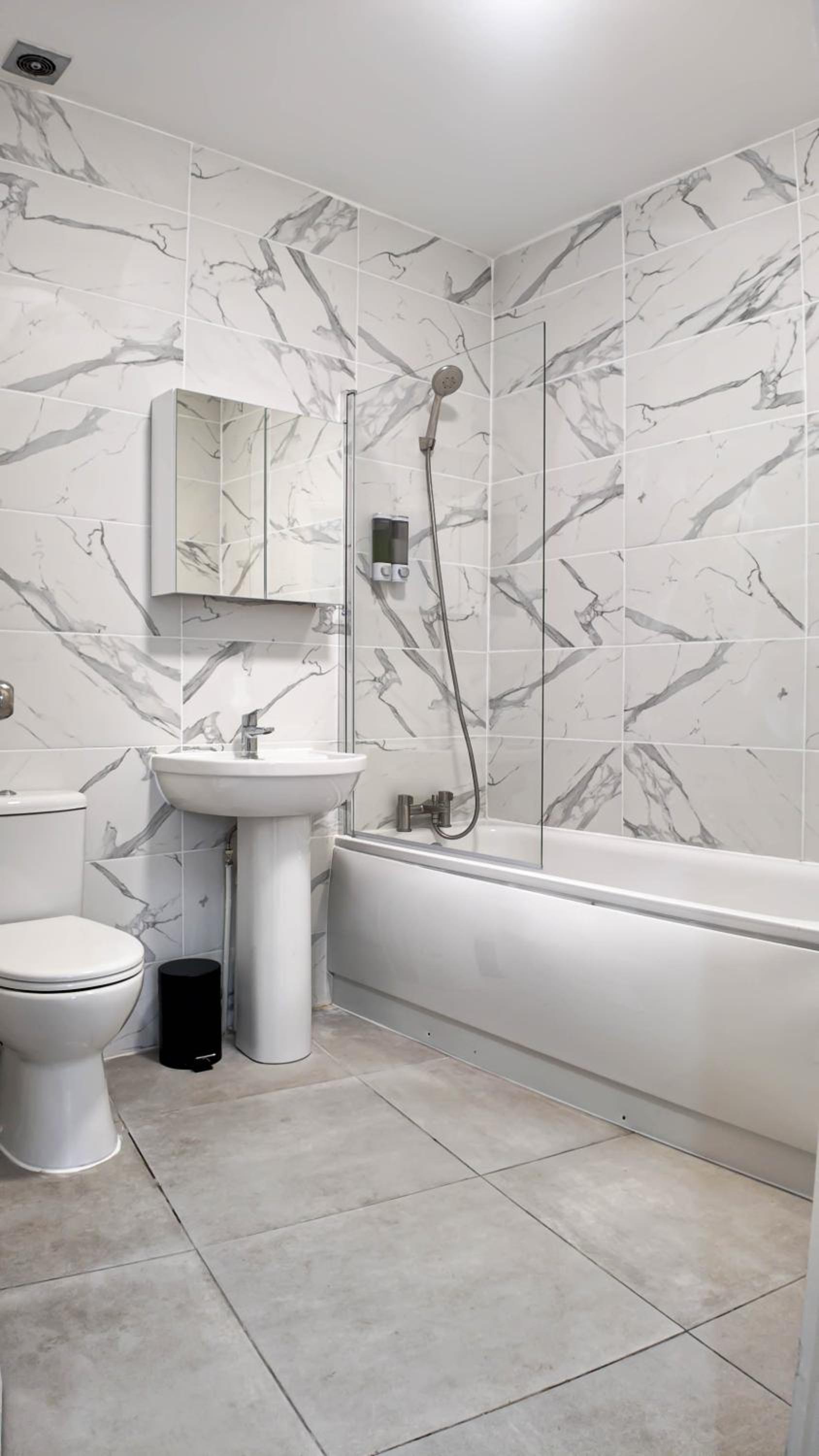 Spacious 2 Bed Apart with Patio in Camden WR201