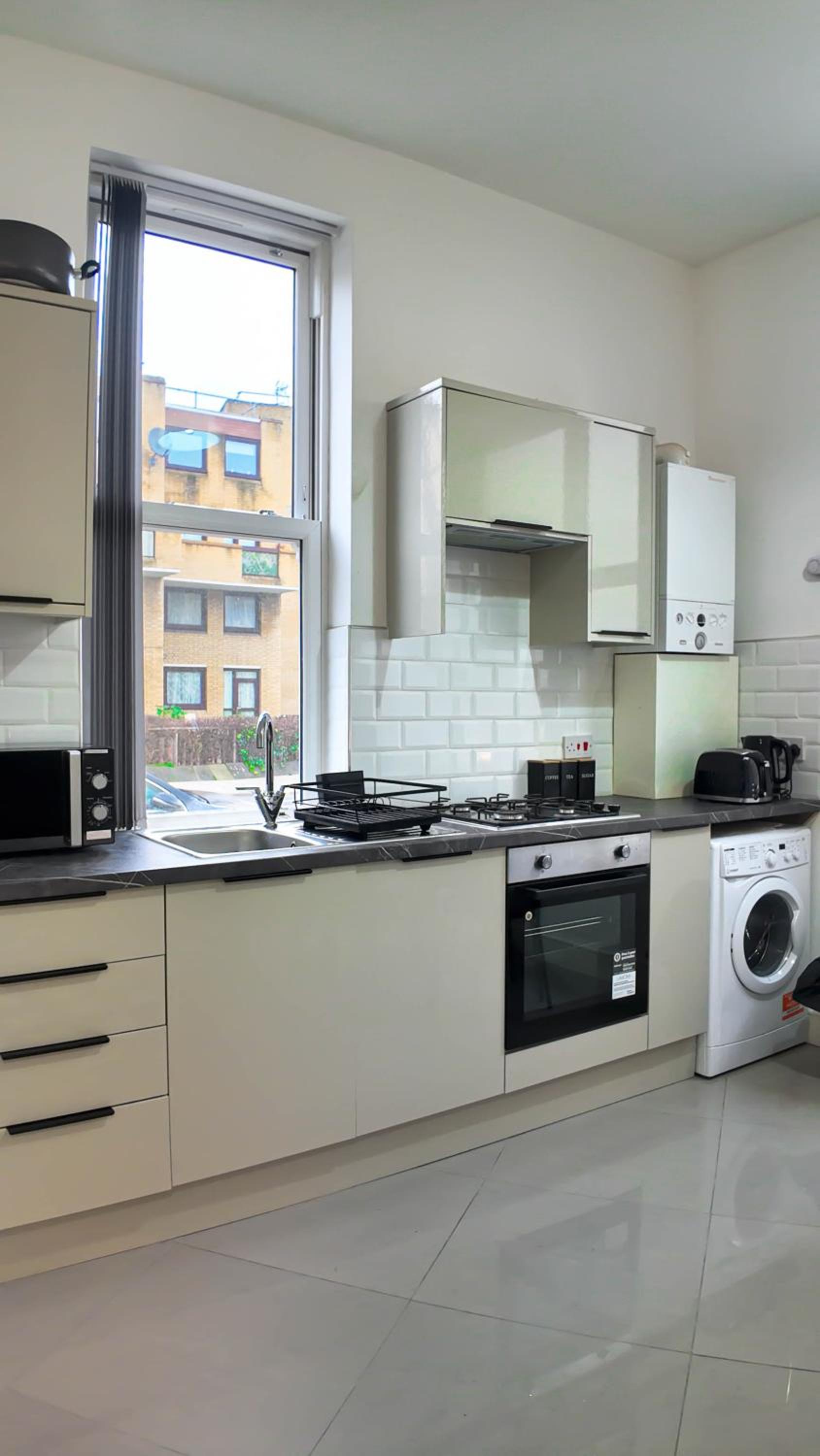 Spacious 2 Bed Apart with Patio in Camden WR201