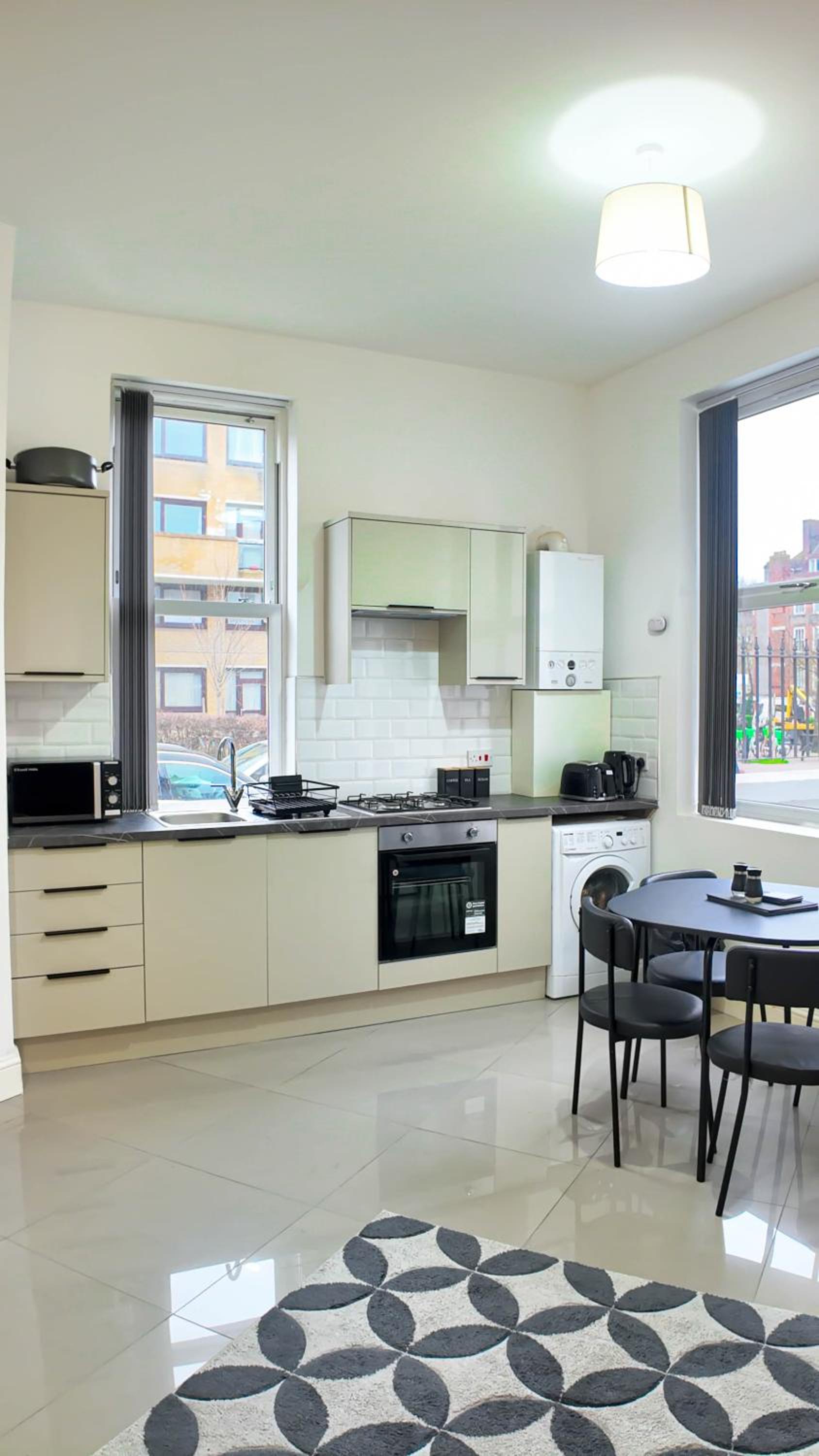 Spacious 2 Bed Apart with Patio in Camden WR201