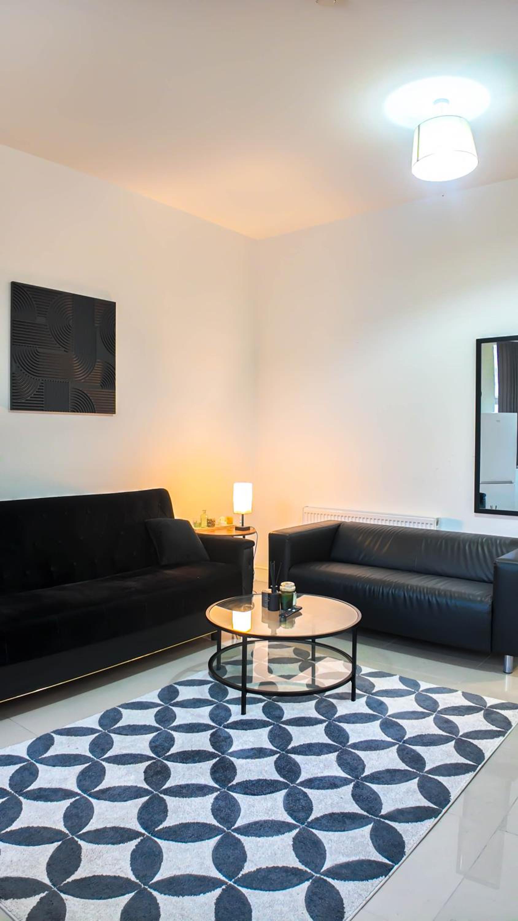 Spacious 2 Bed Apart with Patio in Camden WR201