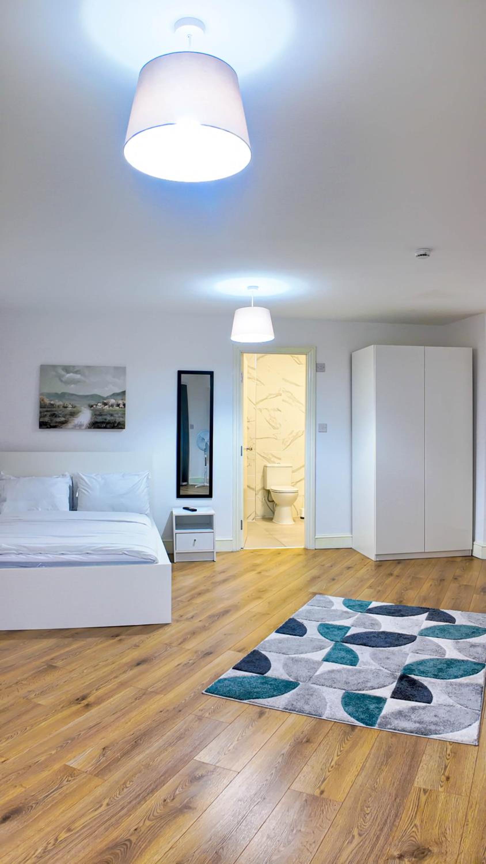 Spacious 2 Bed Apart with Patio in Camden WR201