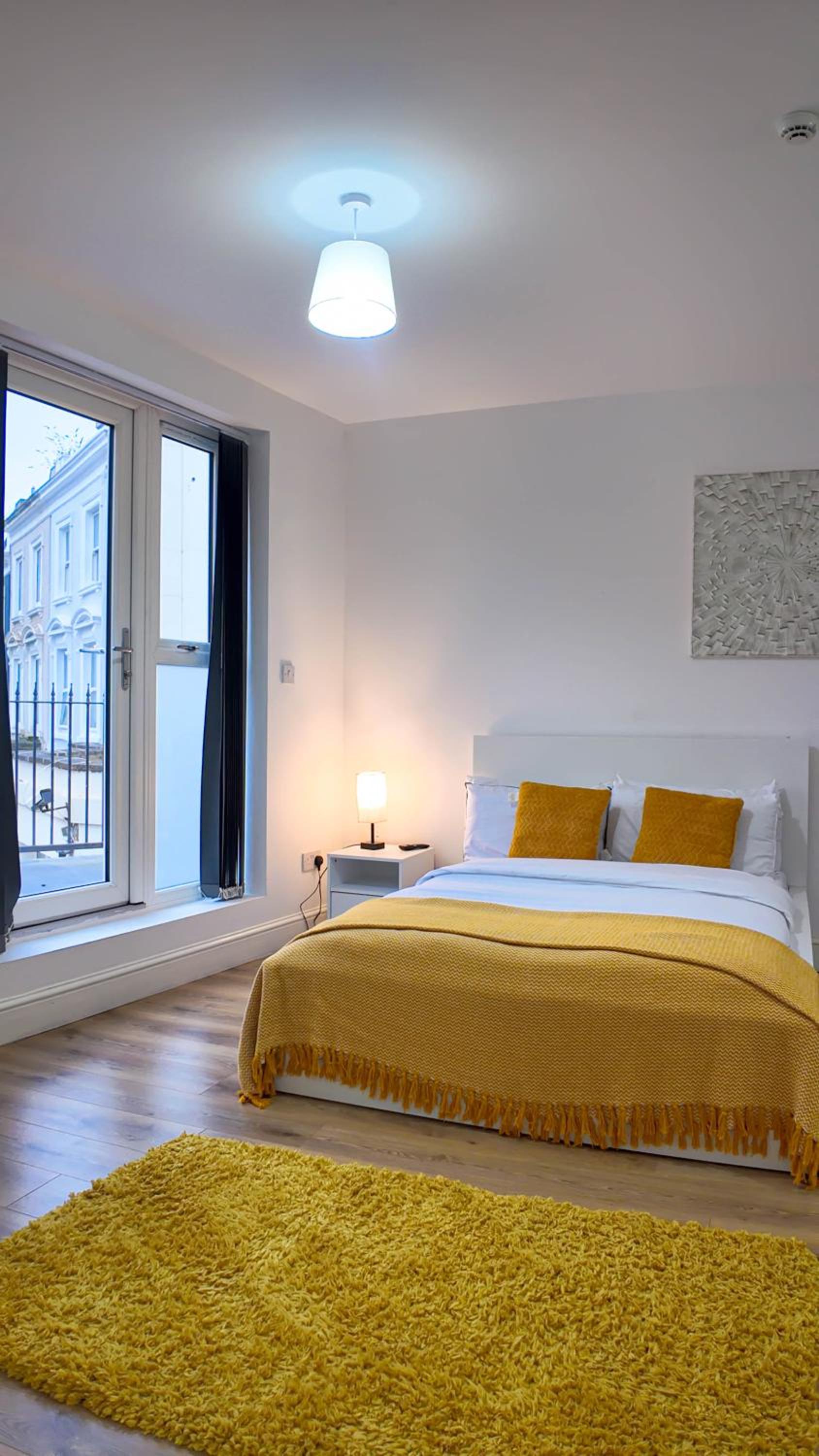 Spacious 2 Bed Apart with Patio in Camden WR201