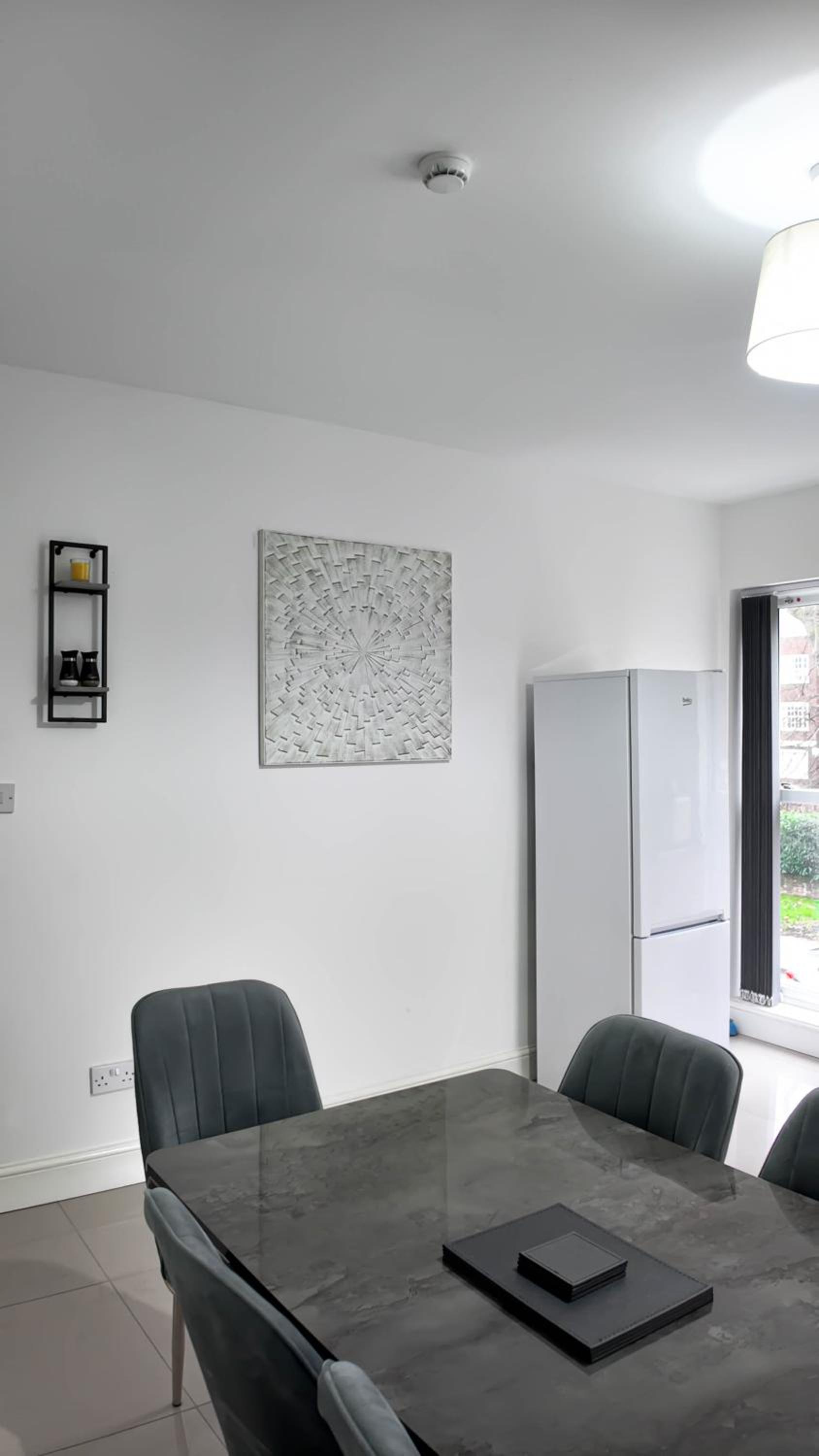 Duplex 3 Bed Apt with patio in Camden WR202