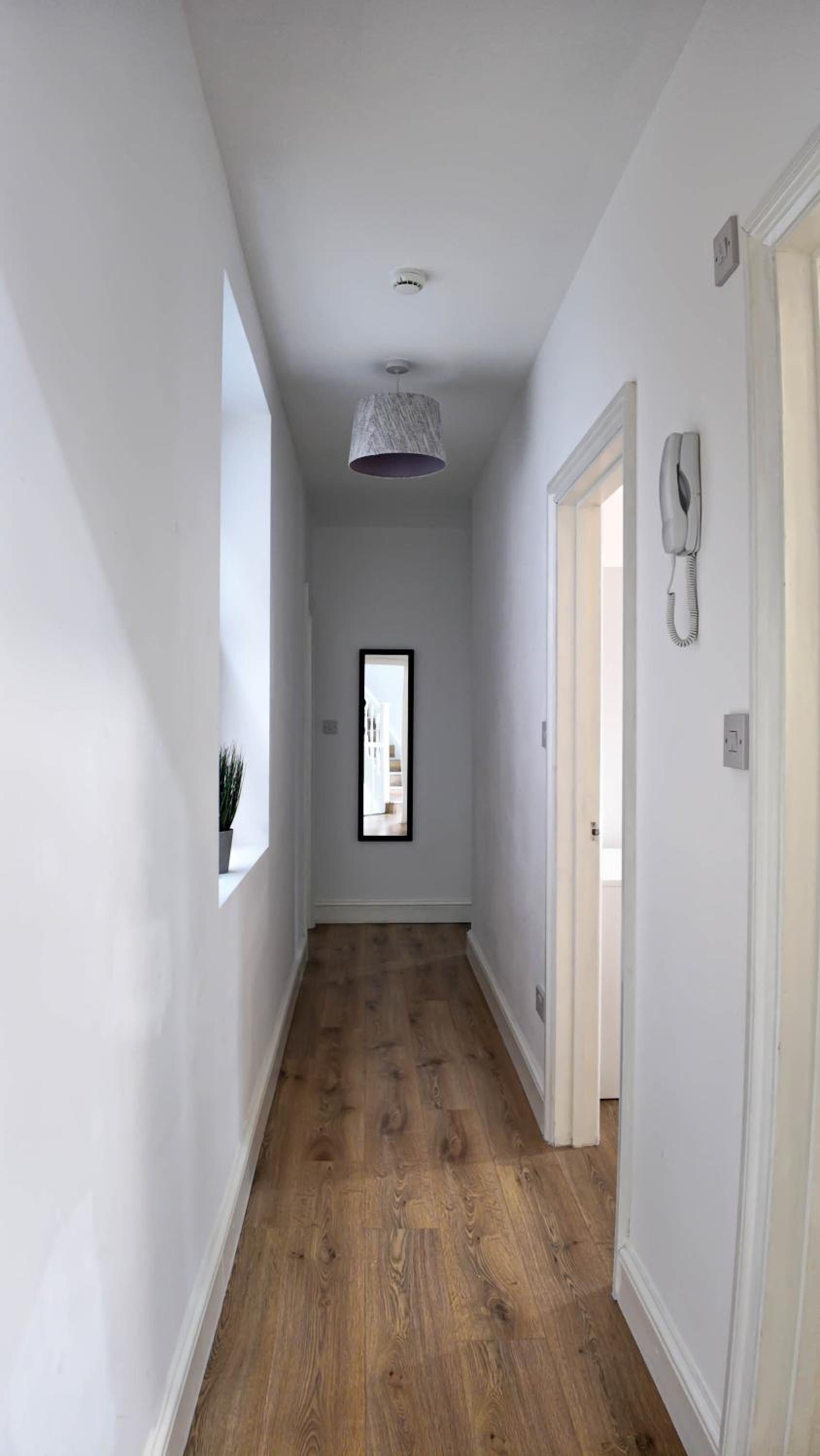 Duplex 3 Bed Apt with patio in Camden WR202