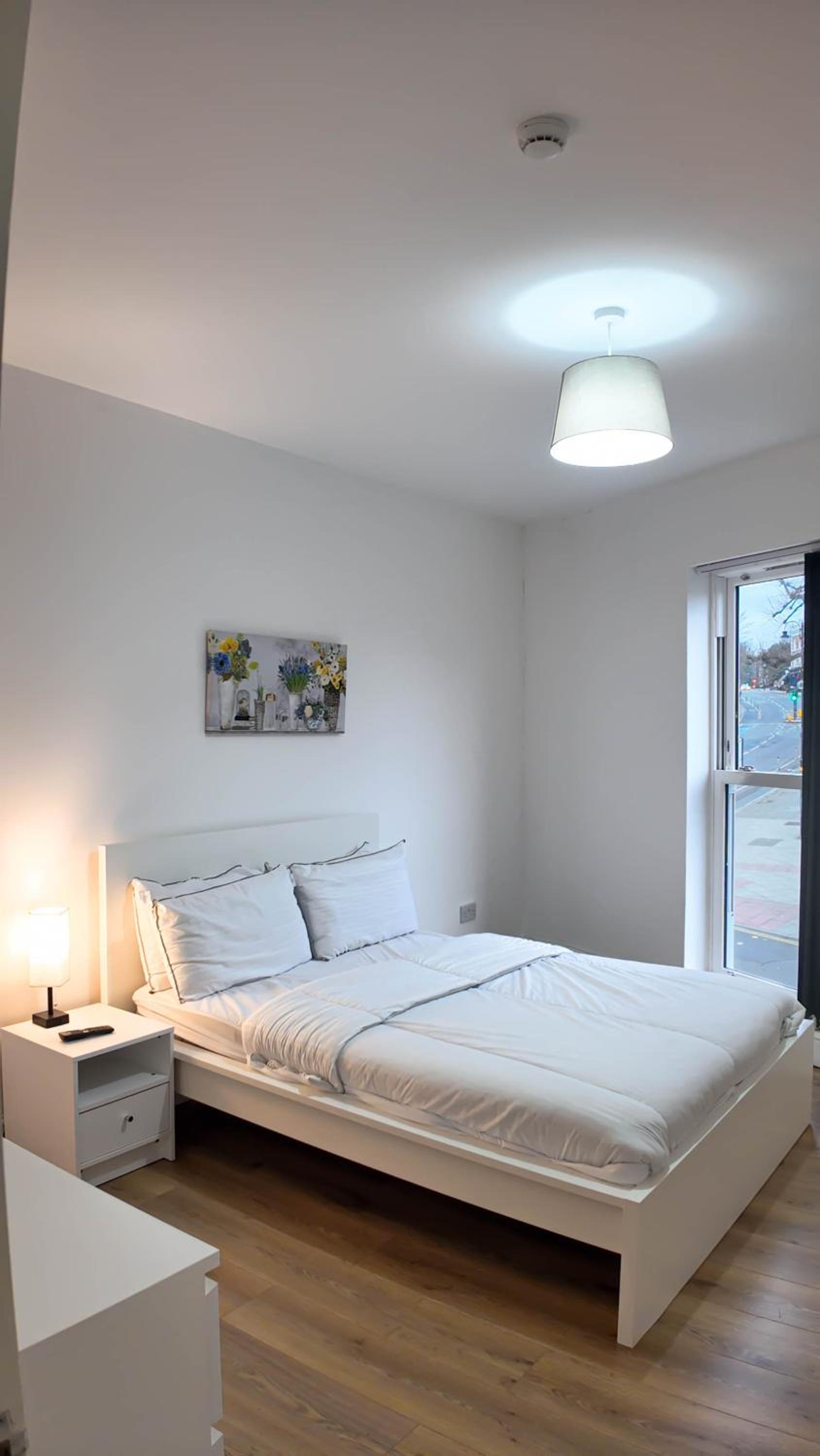 Duplex 3 Bed Apt with patio in Camden WR202