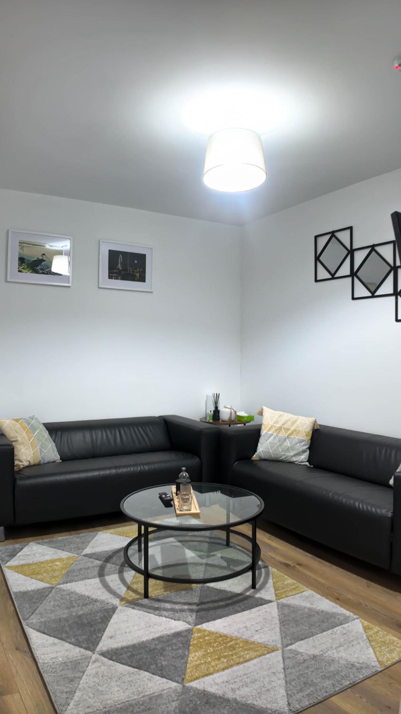 Duplex 3 Bed Apt with patio in Camden WR202