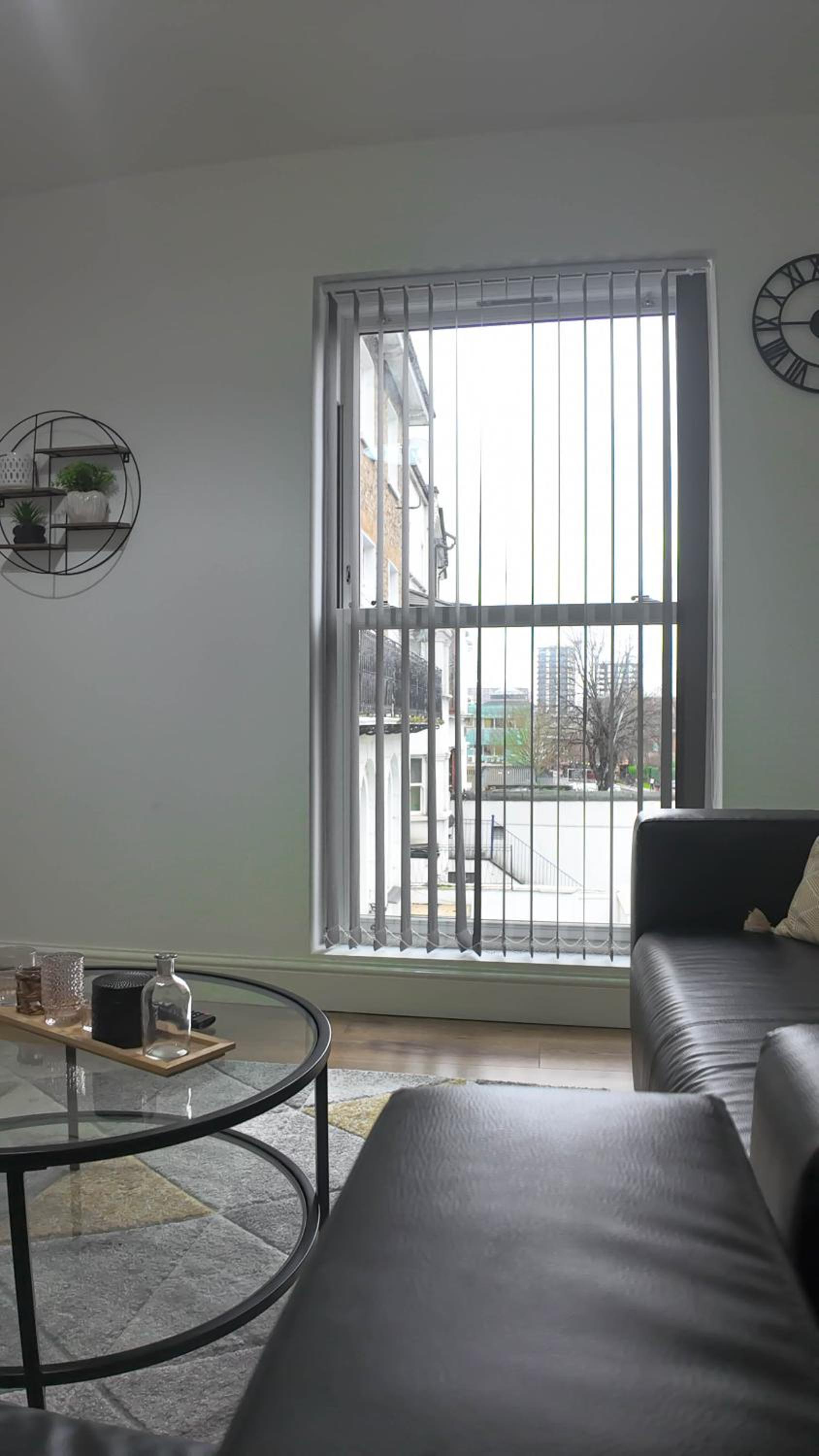 Duplex 3 Bed Apt with patio in Camden WR202