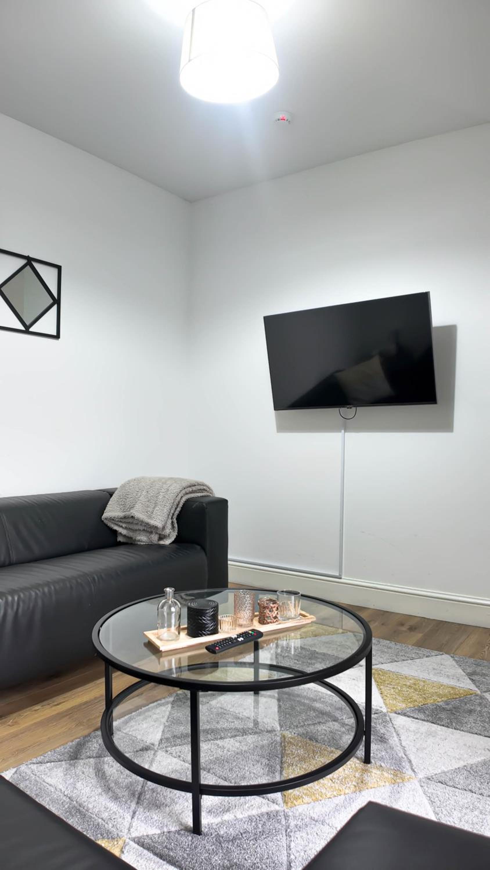 Duplex 3 Bed Apt with patio in Camden WR202