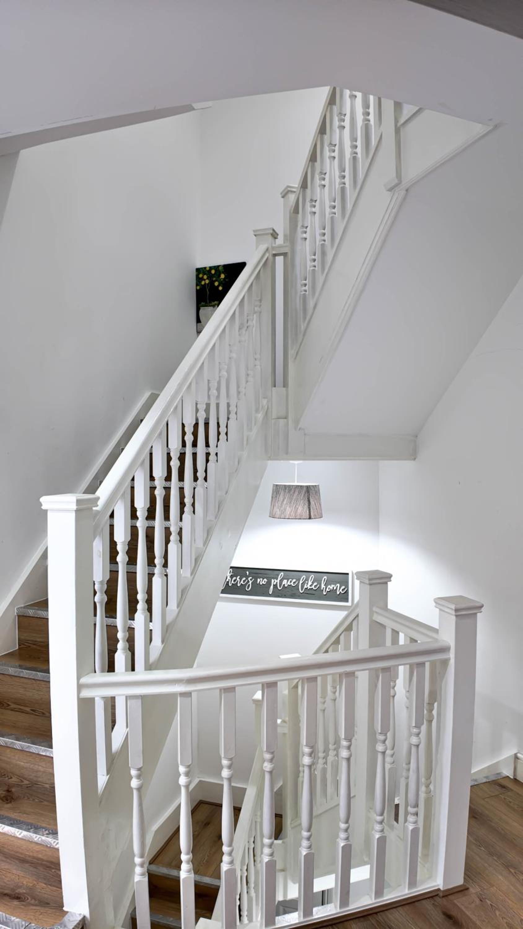 Duplex 3 Bed Apt with patio in Camden WR202
