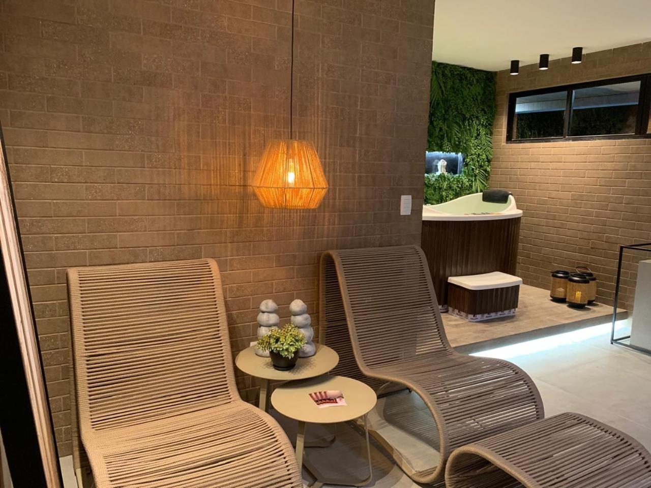 Quarto e Sala na Ponta Verde e Pajuçara
