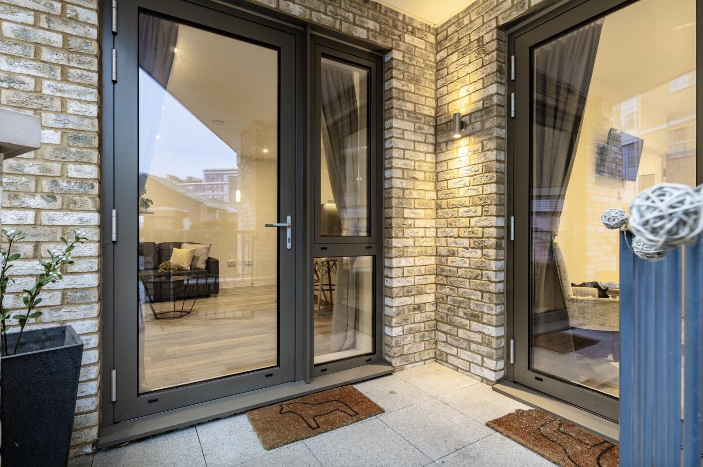 Modern new-built 1 Bedroom Apt in heart of LDN