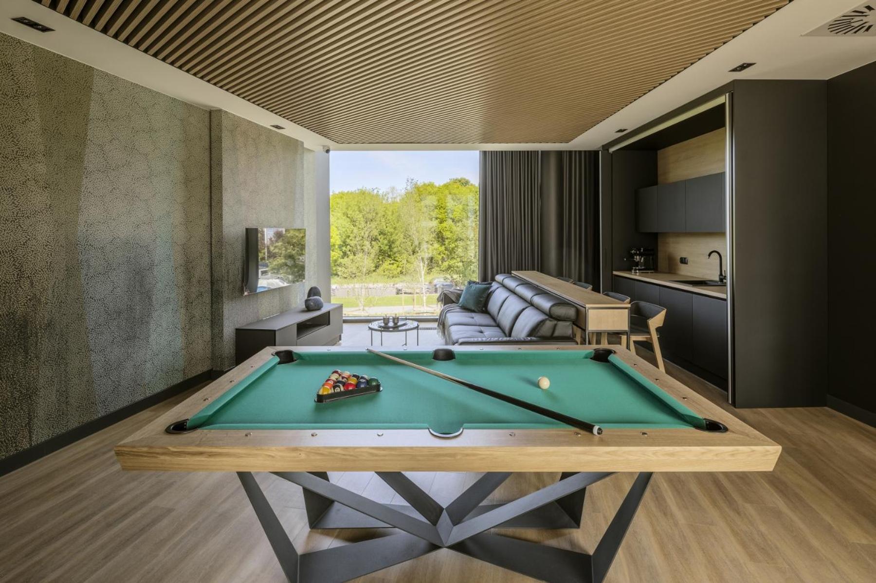 Widok - Klima - WiFi - Netflix - Sauna - Darmowy parking - Siłownia - Obok plaży - Mieszkanie z widokiem na morze 6 osób