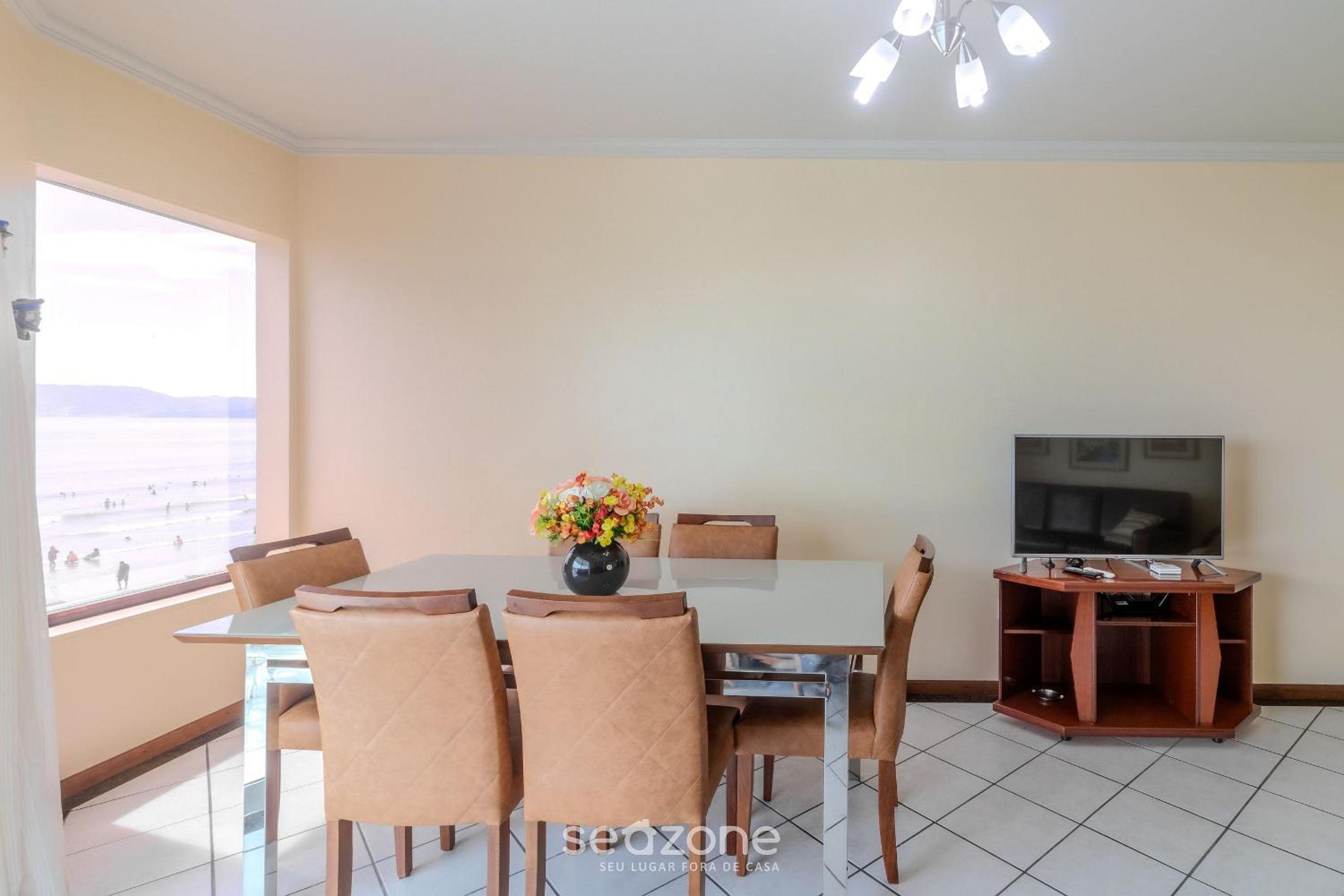 3BR seafront apt w/ BBQ in Itapema CON0101