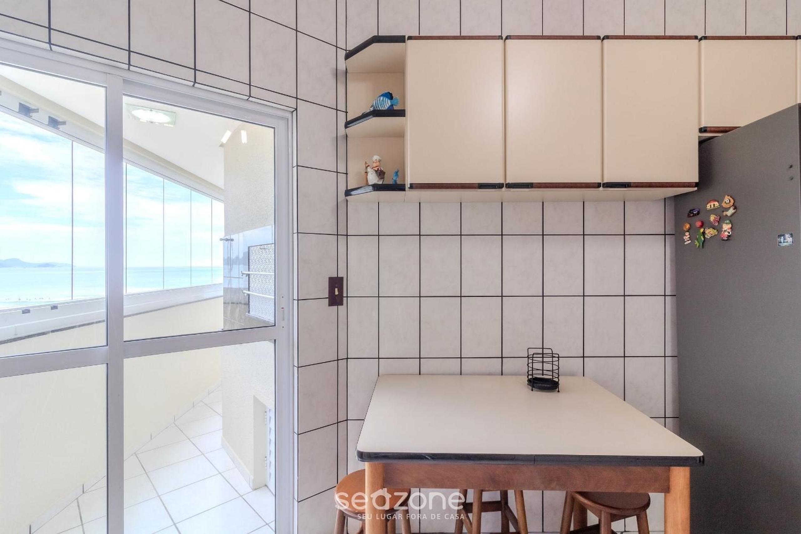 3BR seafront apt w/ BBQ in Itapema CON0101