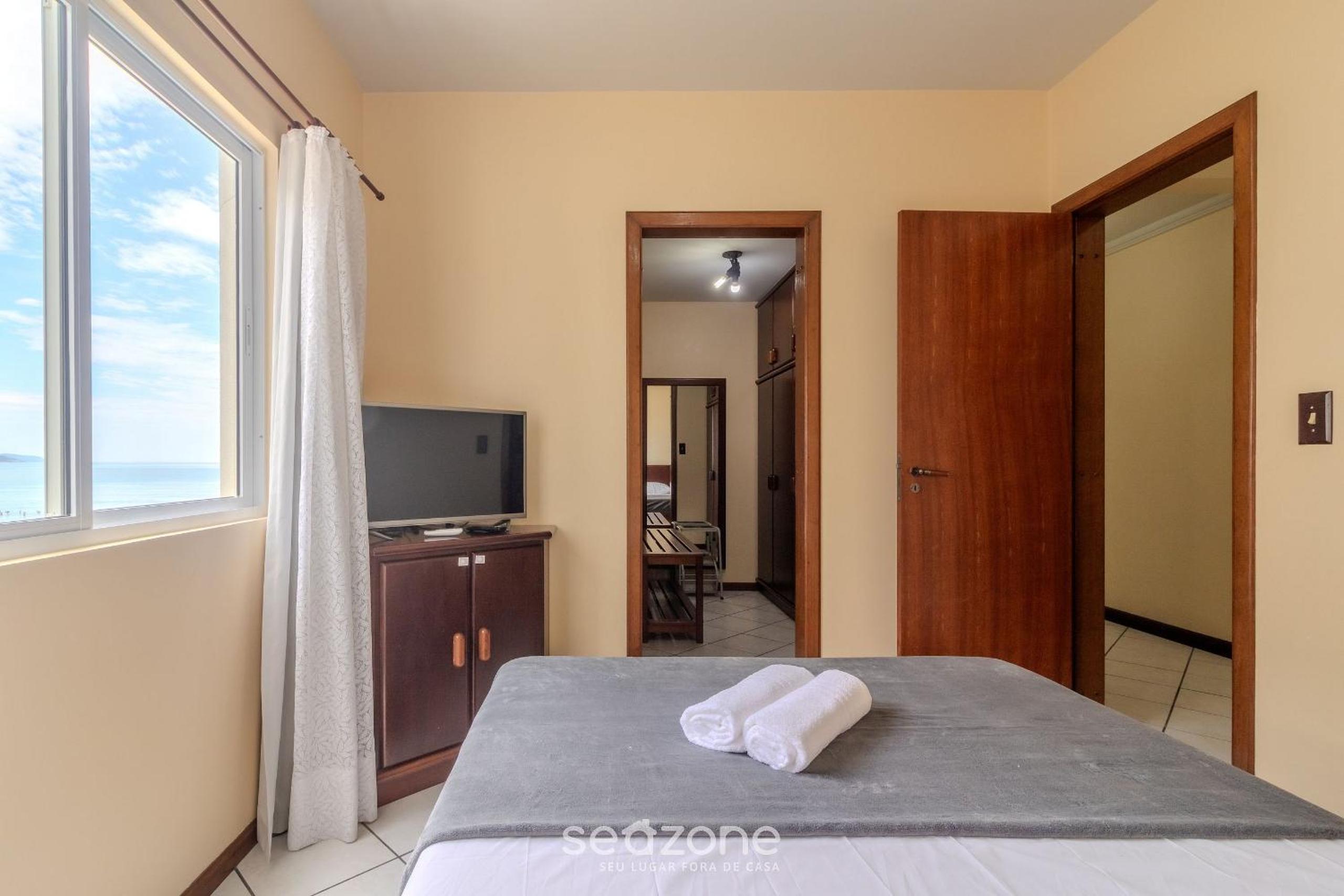 3BR seafront apt w/ BBQ in Itapema CON0101