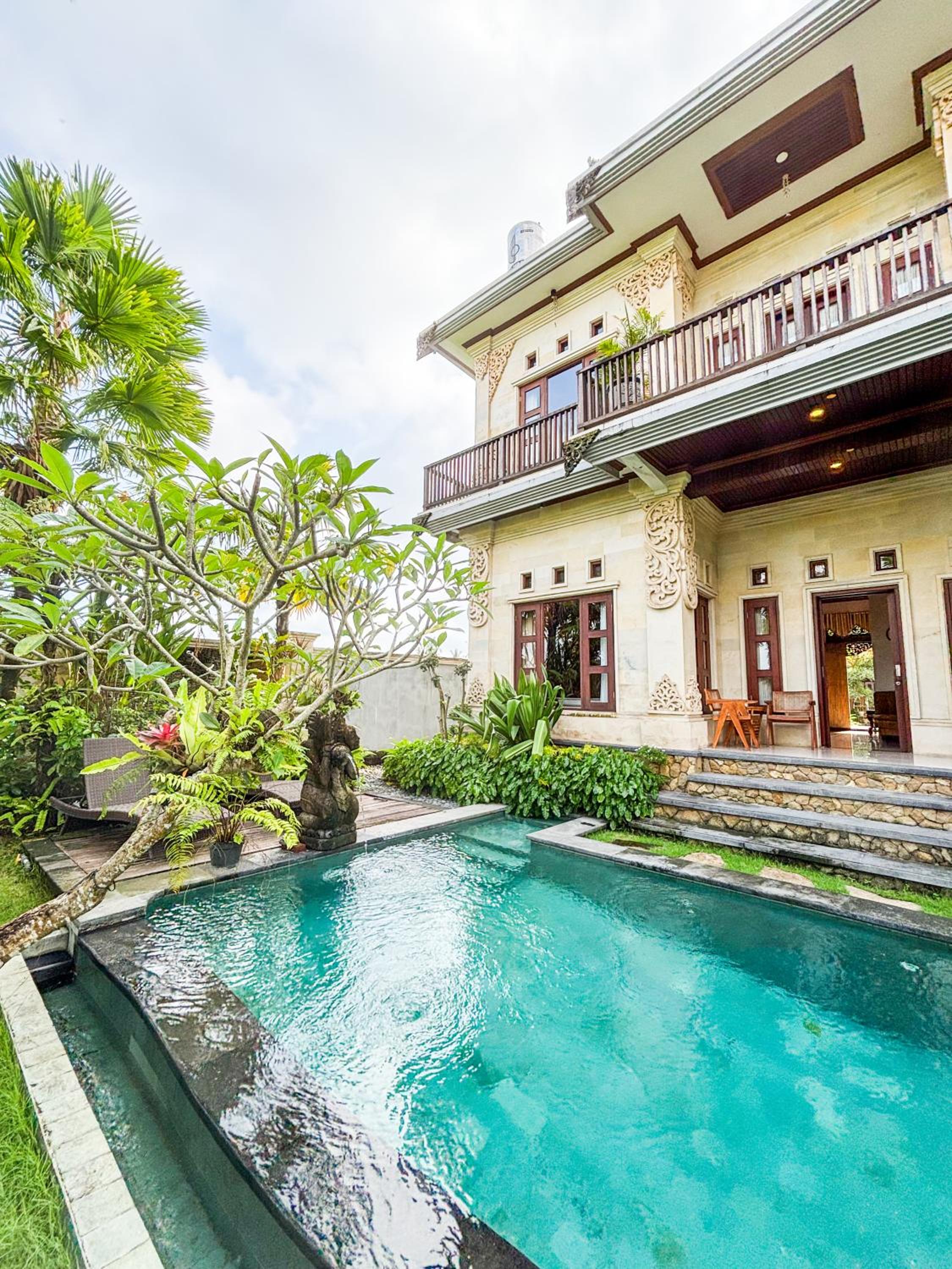 Swikara White House