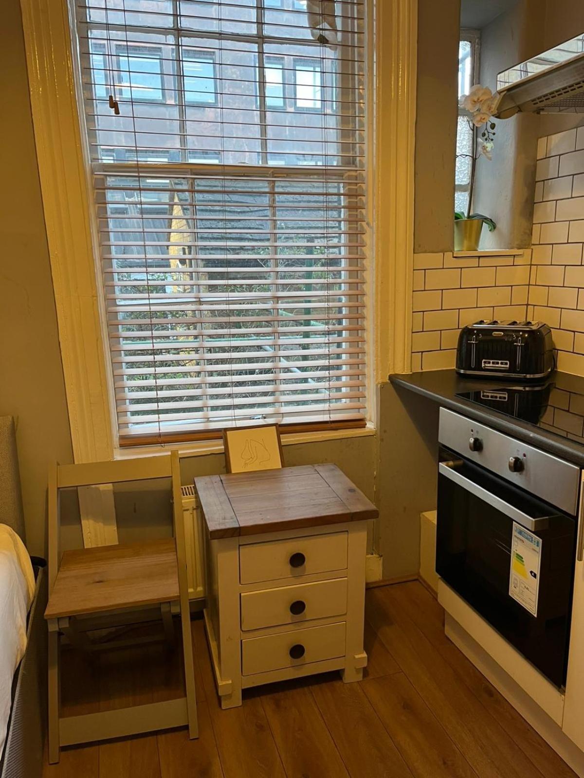 Edgware rooms