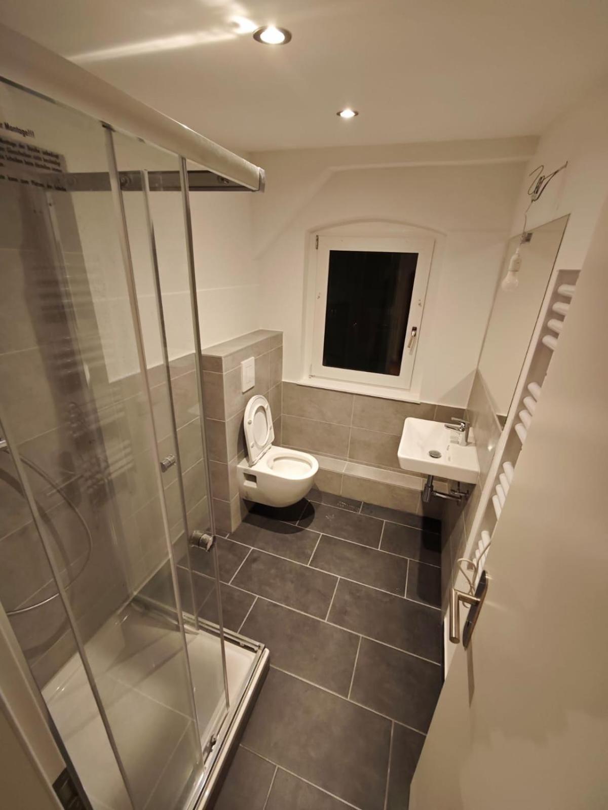 Neu saniertes Penthouse Apartment mit offener Wohnküche