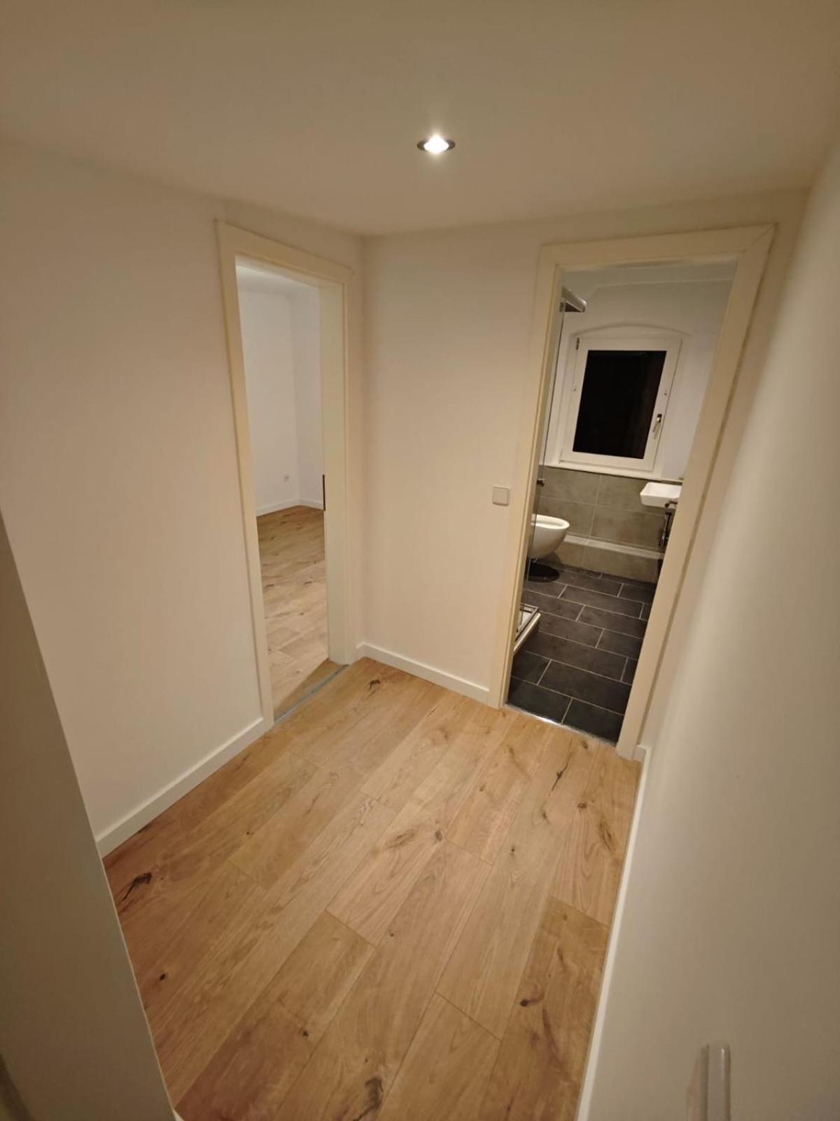 Neu saniertes Penthouse Apartment mit offener Wohnküche